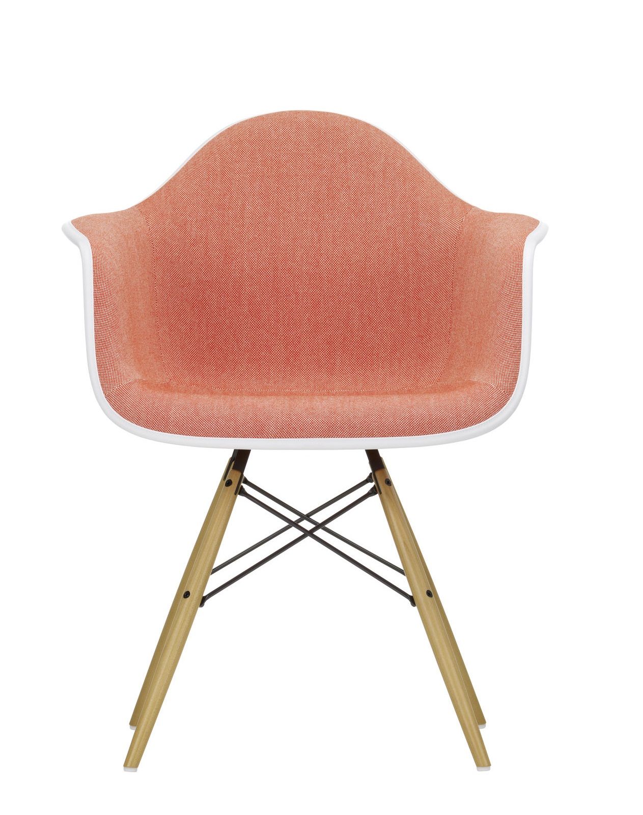 Vorderansicht des Eames Plastic Arm Chair DAW Stuhls von Vitra mit roter Vollpolsterung und Holzbeinen.