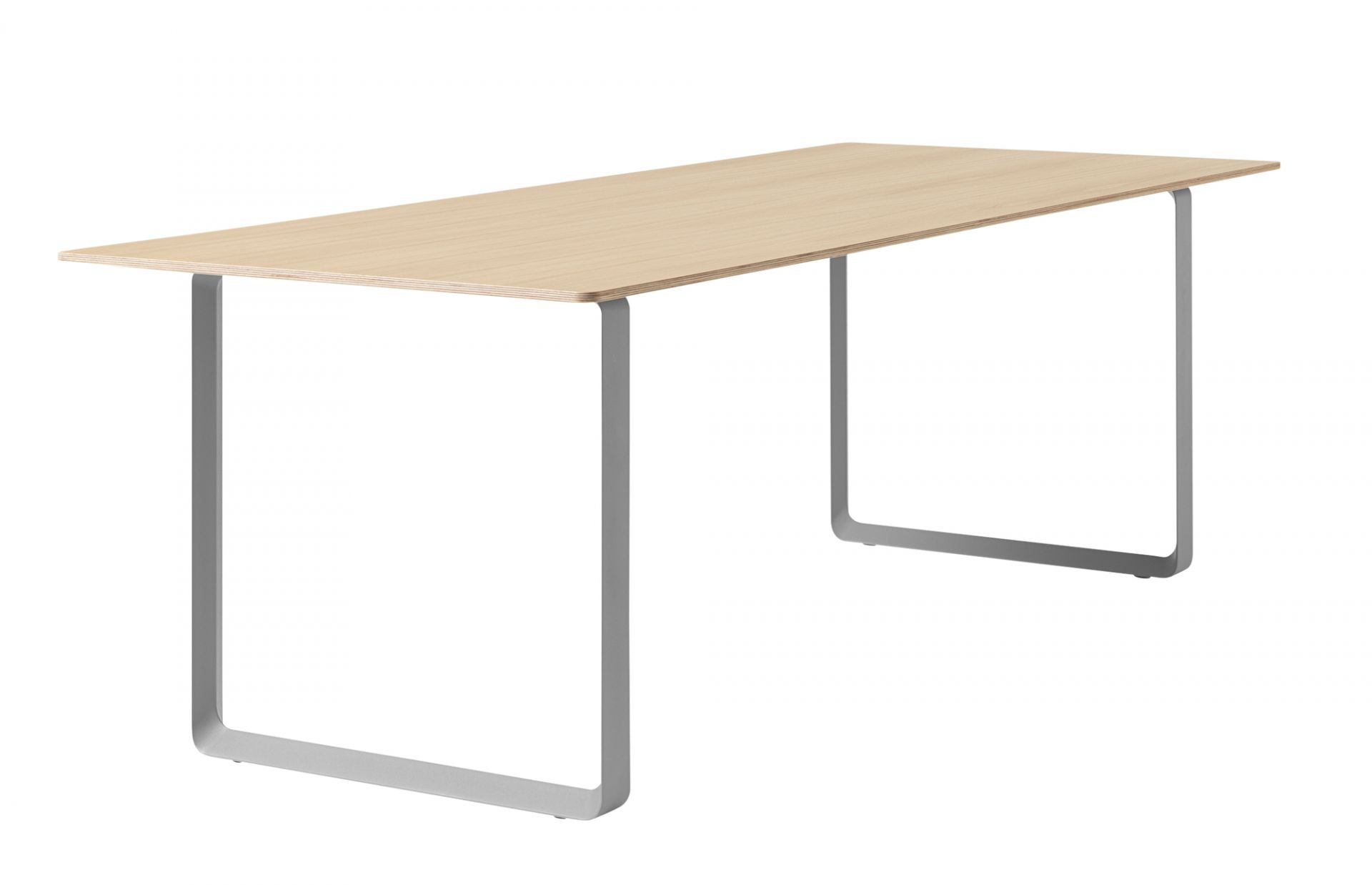 Muuto 70/70 Tisch, 225x90 cm, mit hellem Holzfurnier und grauen Metallbeinen, moderner Esstisch.