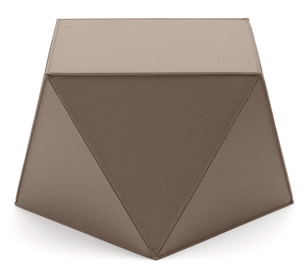 Brauner Diamond Sitzhocker von HEY-SIGN by BWF Group, moderner Filzhocker in geometrischer Form.