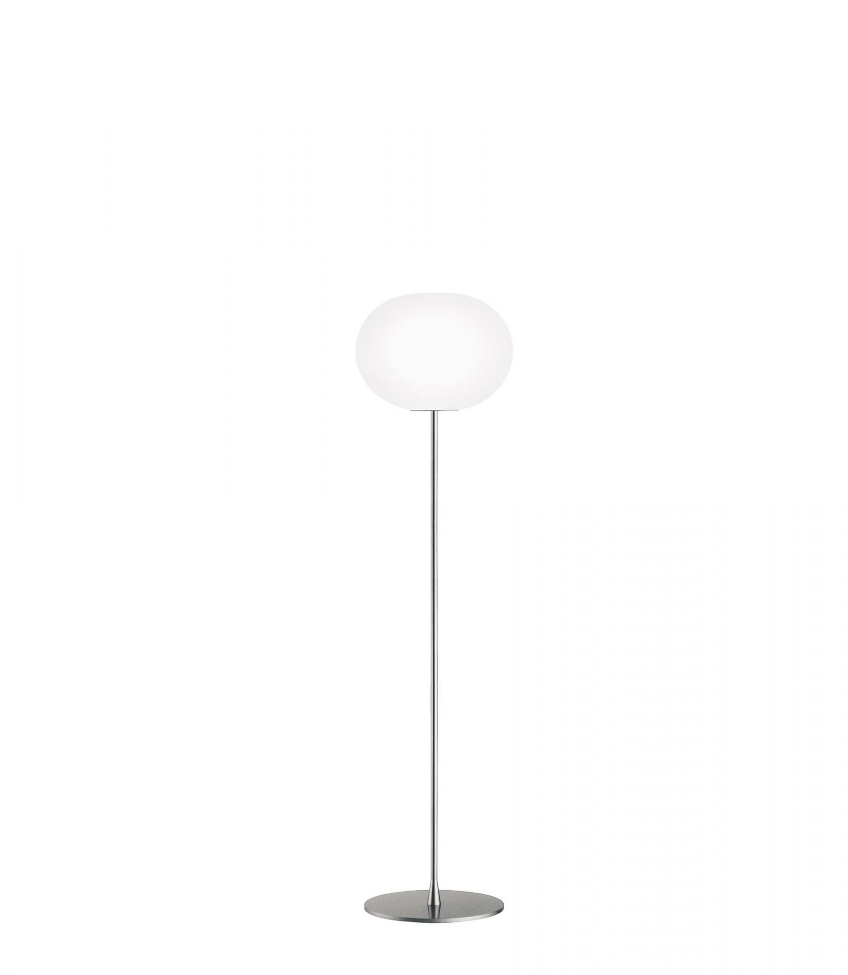 Glo Ball Stehleuchte von Flos: Moderne Bodenleuchte mit rundem, weißem Diffusor und schlankem Fuß.