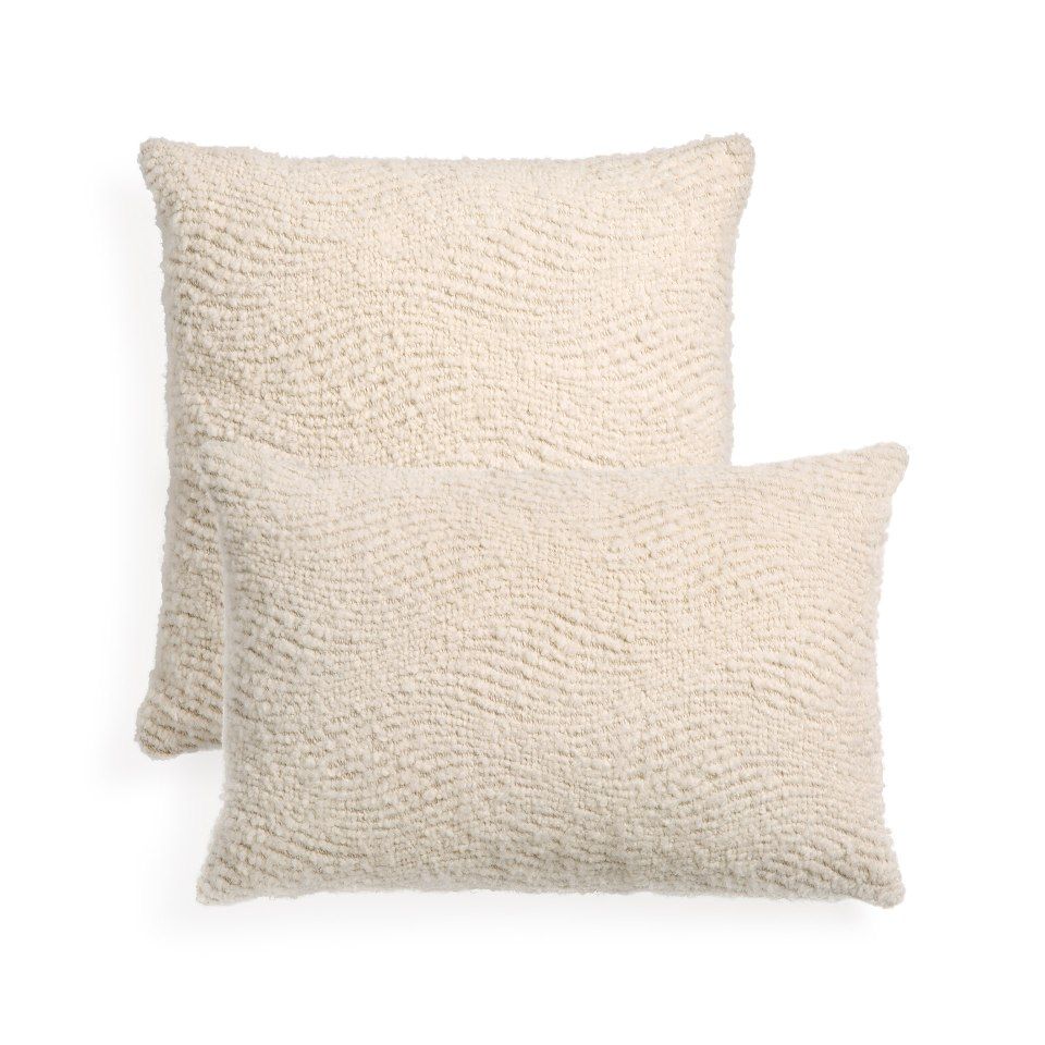 Ethnicraft Wave Cushion Kissen 50x50 cm, zwei beige Dekokissen mit gewebter Textur für Wohnzimmer und Schlafzimmer.