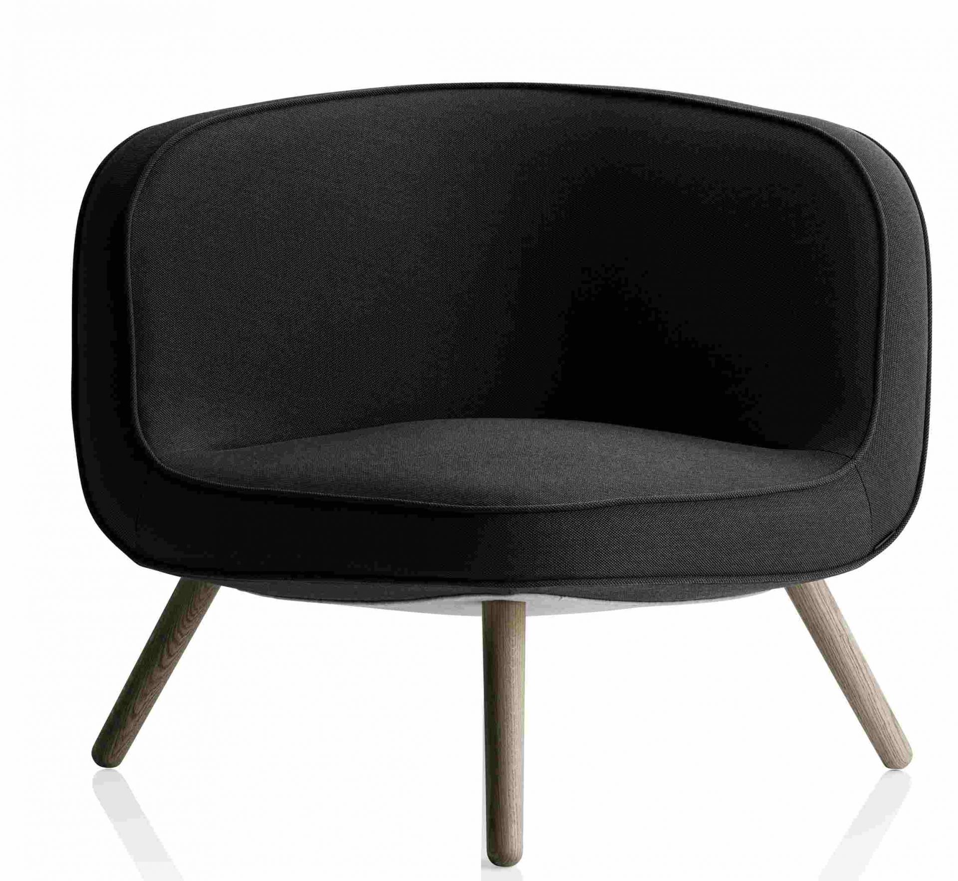 Via57 Sessel von Fritz Hansen, moderner Loungesessel mit schwarzem Stoffbezug und Holzbeinen.