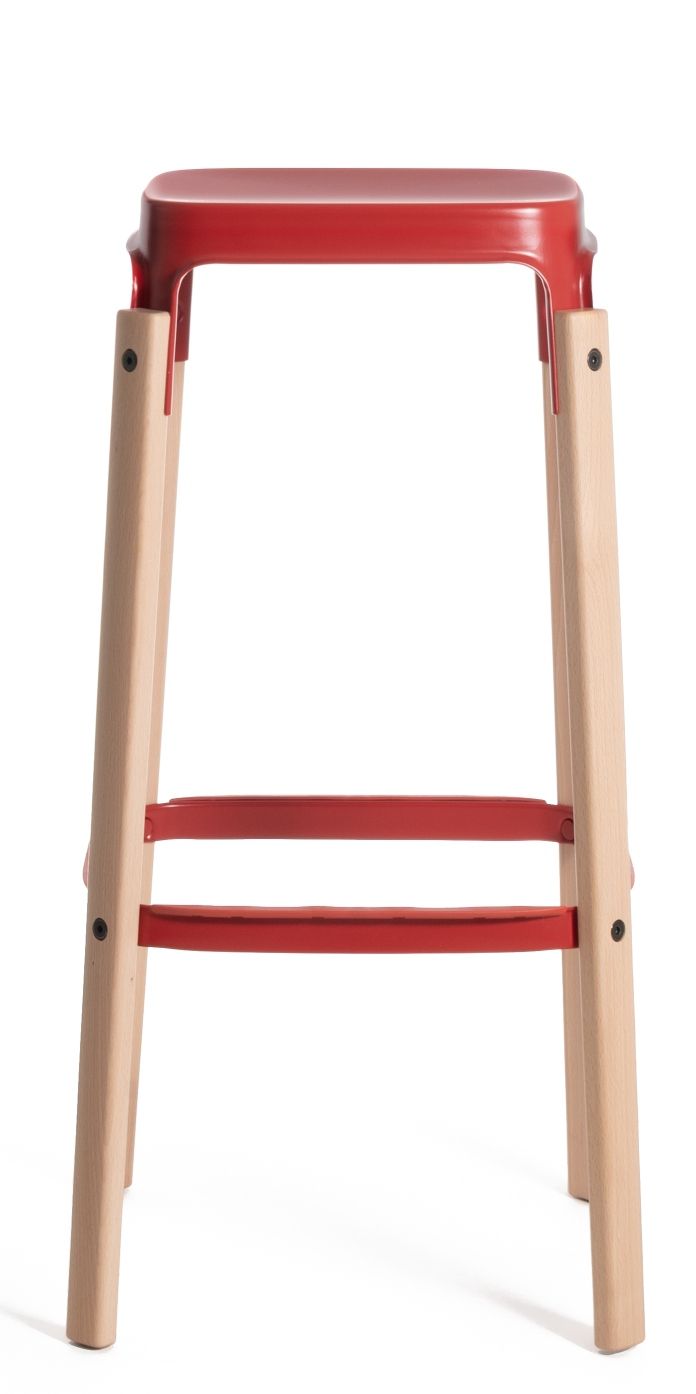 Roter Steelwood Stool Barhocker von Magis mit hellem Holzgestell, ideal für moderne Küchen und Bars.