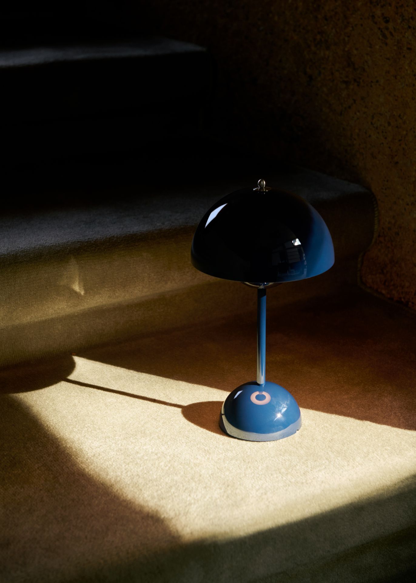 Flowerpot VP9 draagbare acculamp / tafellamp met USB-aansluiting van AndTradition