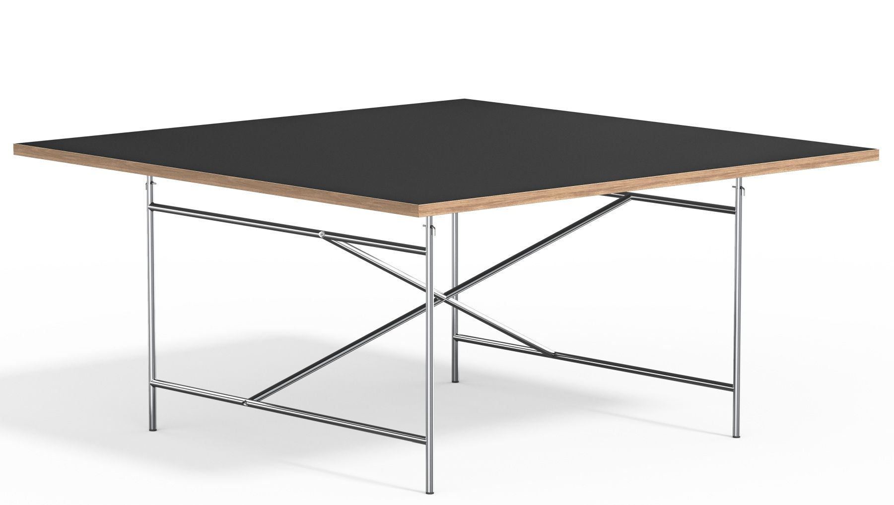 LAMPERT EIERMANN Tisch mit schwarzer Tischplatte und verchromtem Stahlgestell, ideal als Konferenztisch oder Schreibtisch.