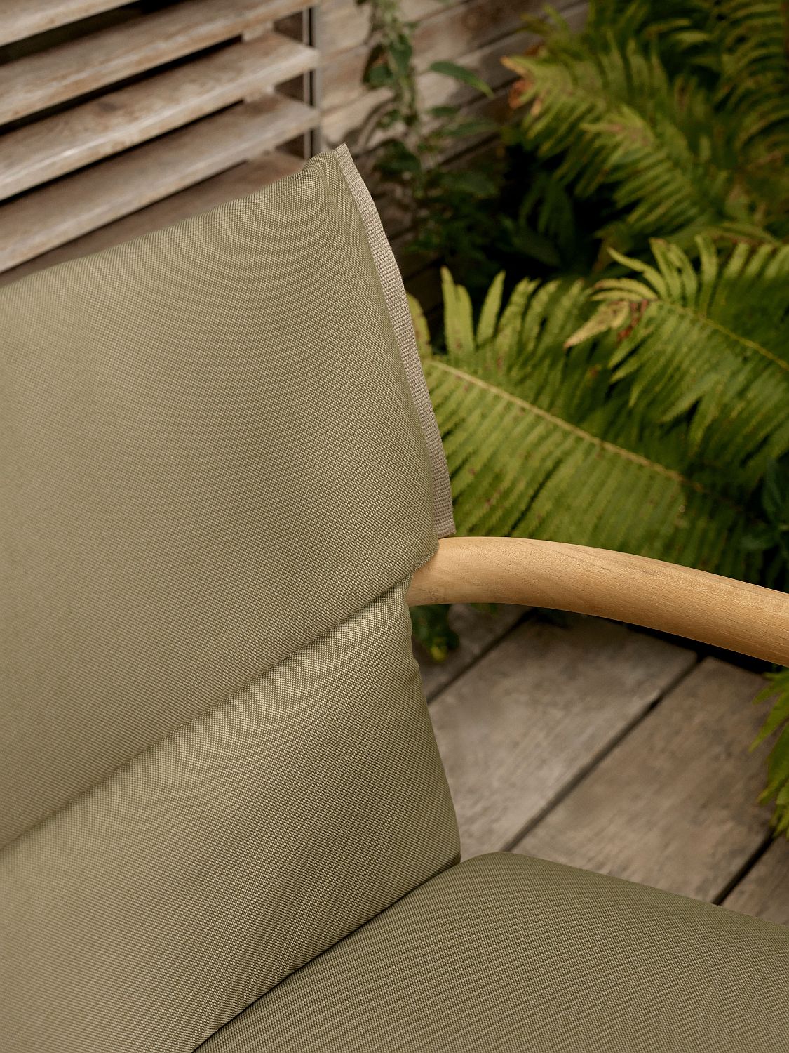 Embrace Outdoor Lounge Chair stoel met kussens van Carl Hansen & Søn