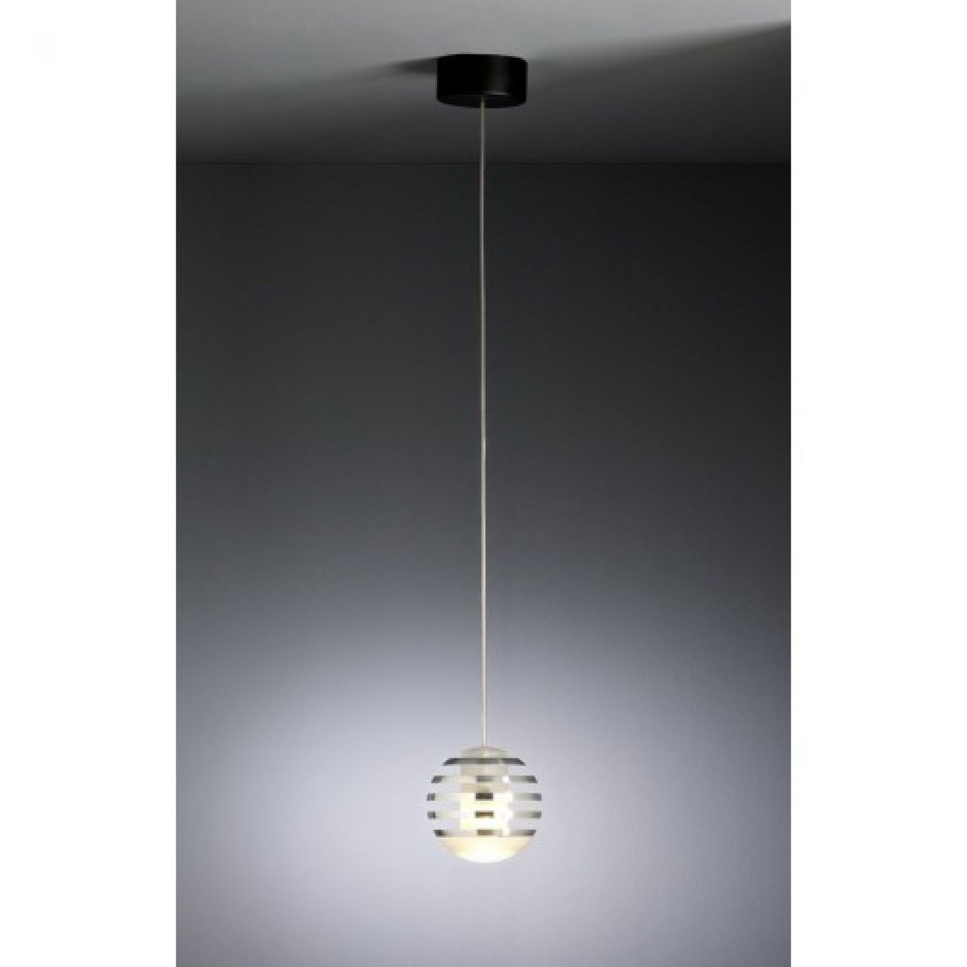 Tecnolumen Bulo Pendelleuchte: Runde Hängelampe mit horizontalen Streifen, modernes Design für Wohnzimmer und Esszimmer.