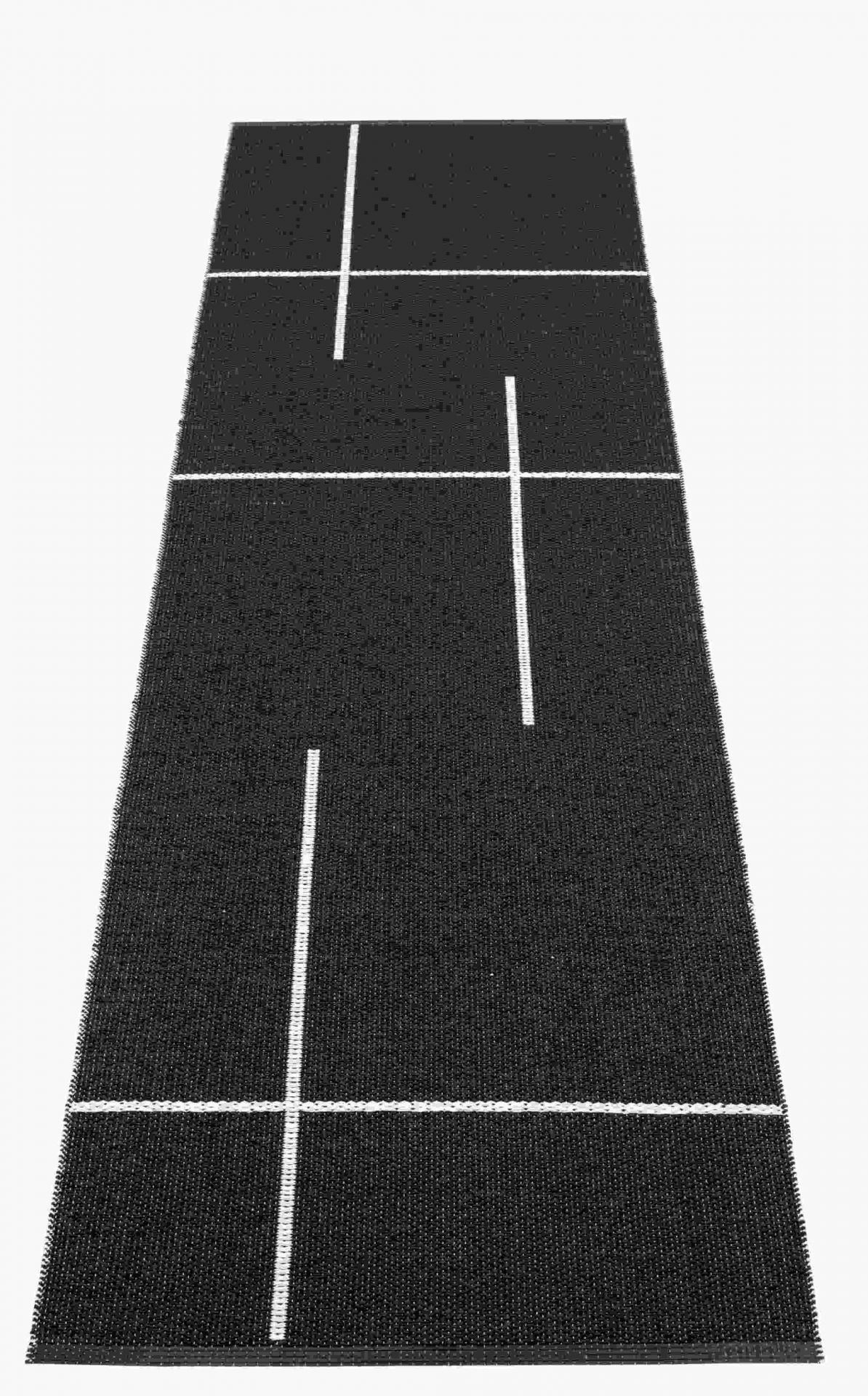 Schwarzer Fred Kunststoffteppich von Pappelina, 70x270 cm, mit weißem Linienmuster. Moderner Teppich für Innen und Außen.