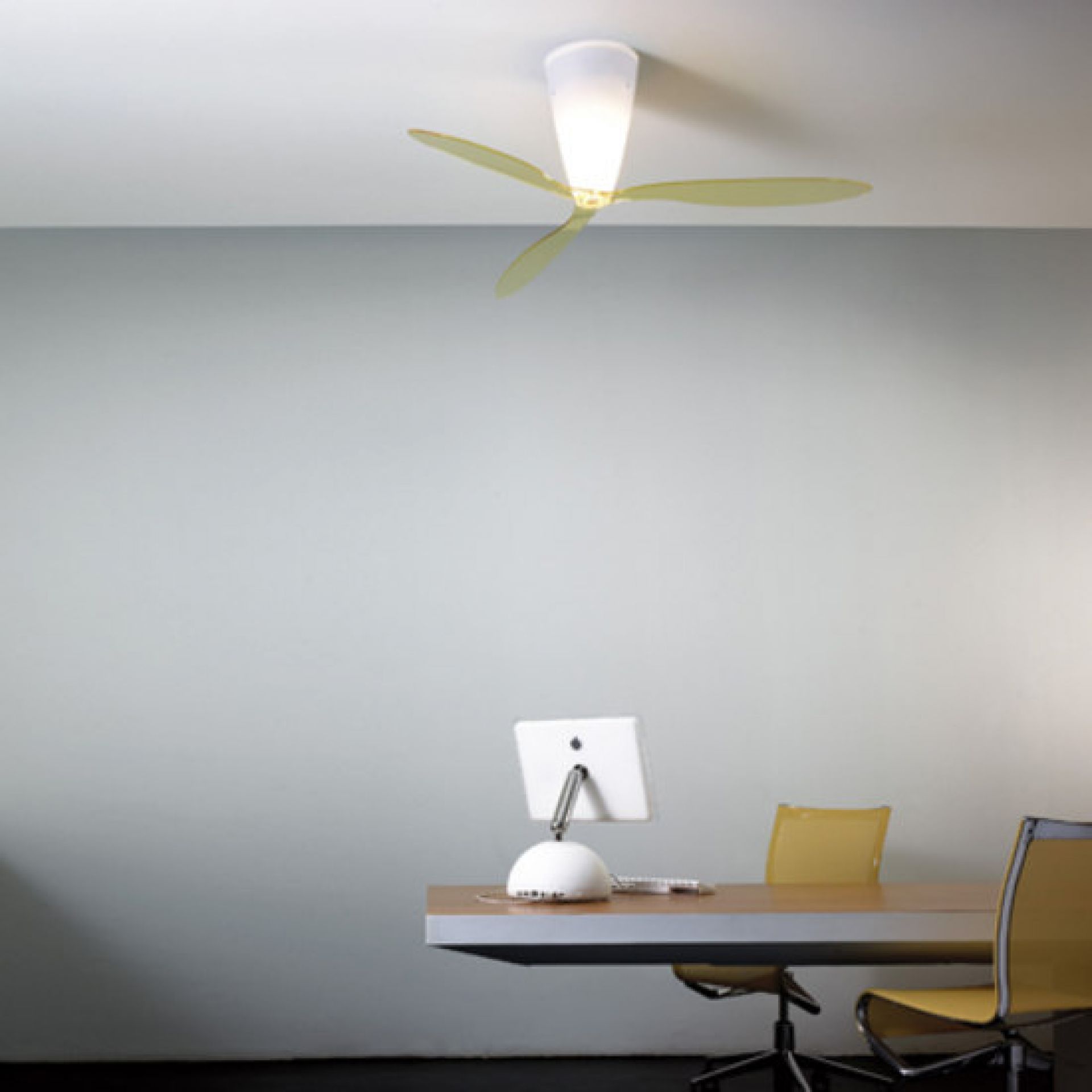 Luceplan Blow Deckenleuchte mit Ventilator, modernes Design für Wohnzimmer und Büro.