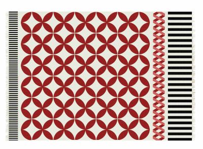 Kilim Catania Teppich mit rotem Blütenmuster, schwarzen Streifen und dekorativer Borte.