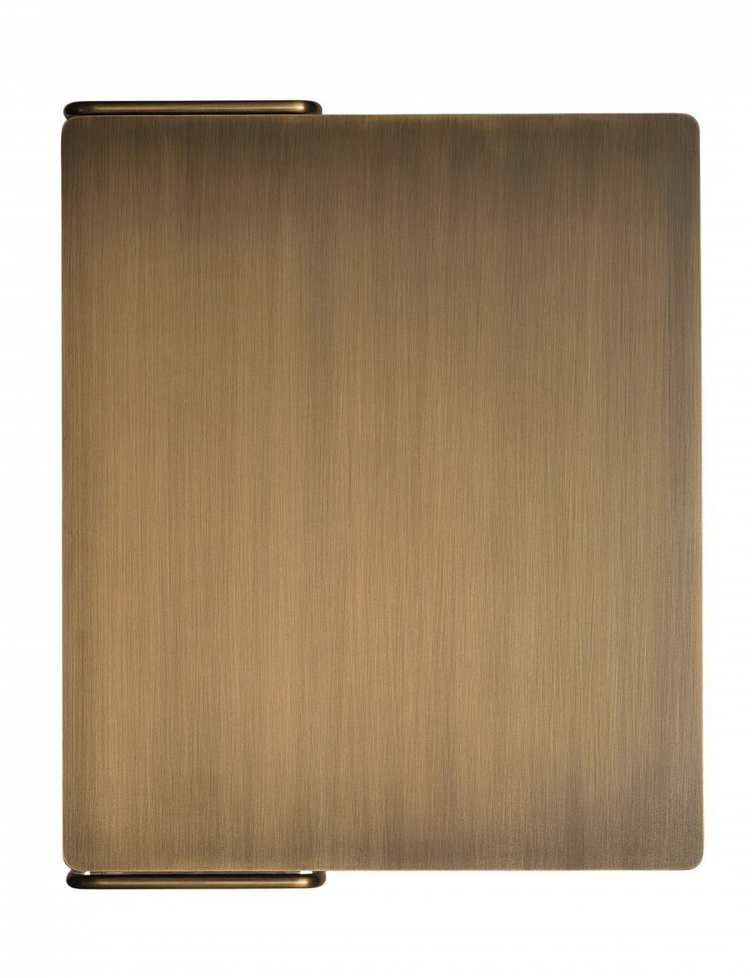 Detailaufnahme der Tischplatte des Oki Beistelltischs von Walter Knoll in gebürstetem Bronze-Metall.