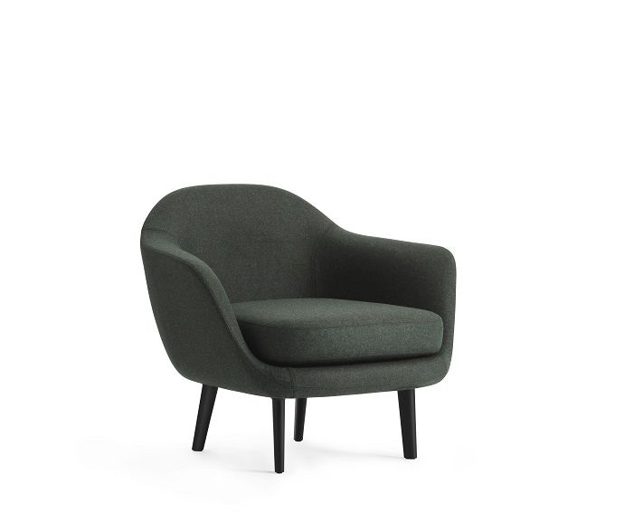 Sum Lounge Armchair Sessel von Normann Copenhagen in dunklem Grün mit schwarzen Holzbeinen.