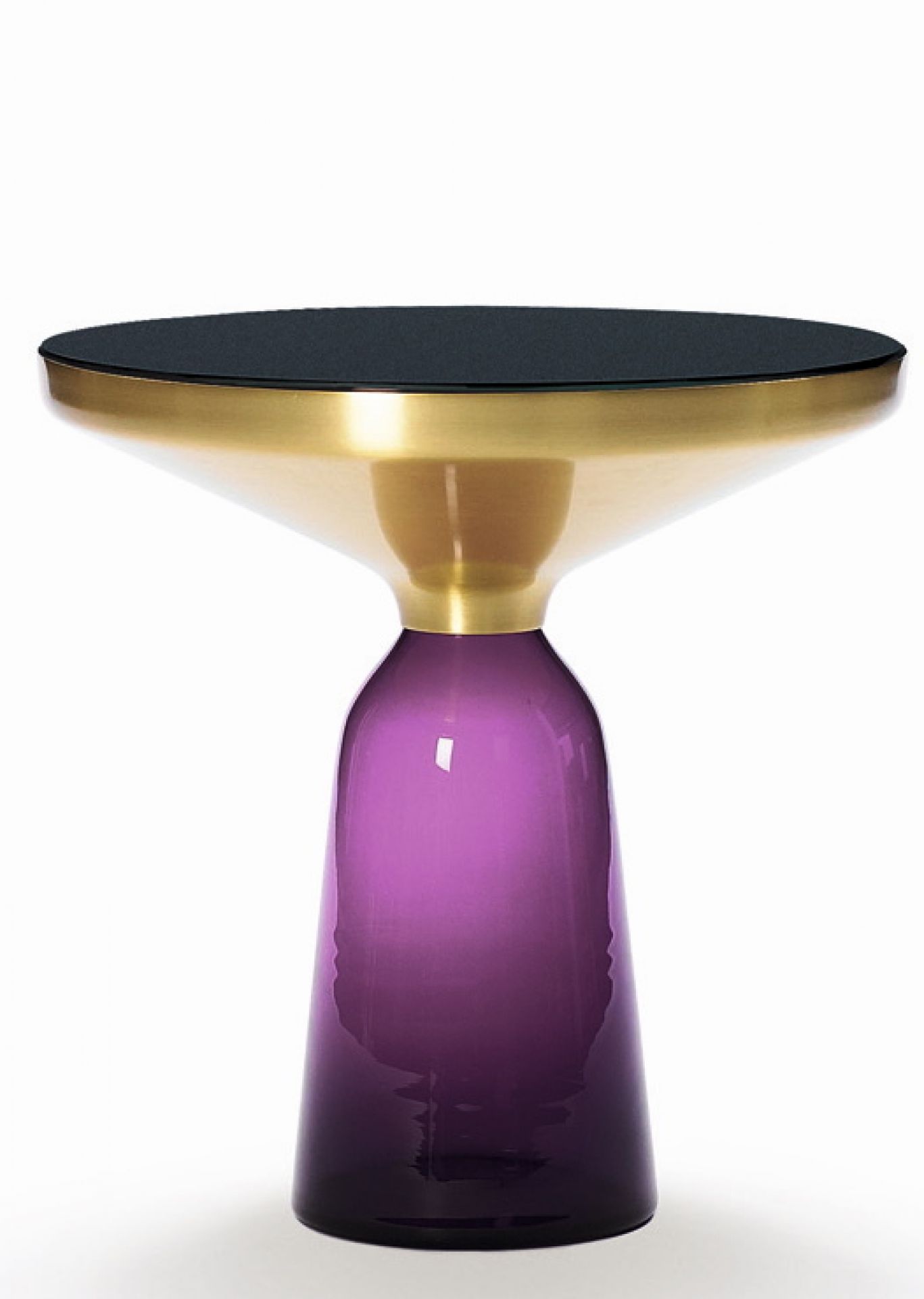 Bell Side Table: Beistelltisch mit Messingplatte und violettem Glasfuß von ClassiCon.