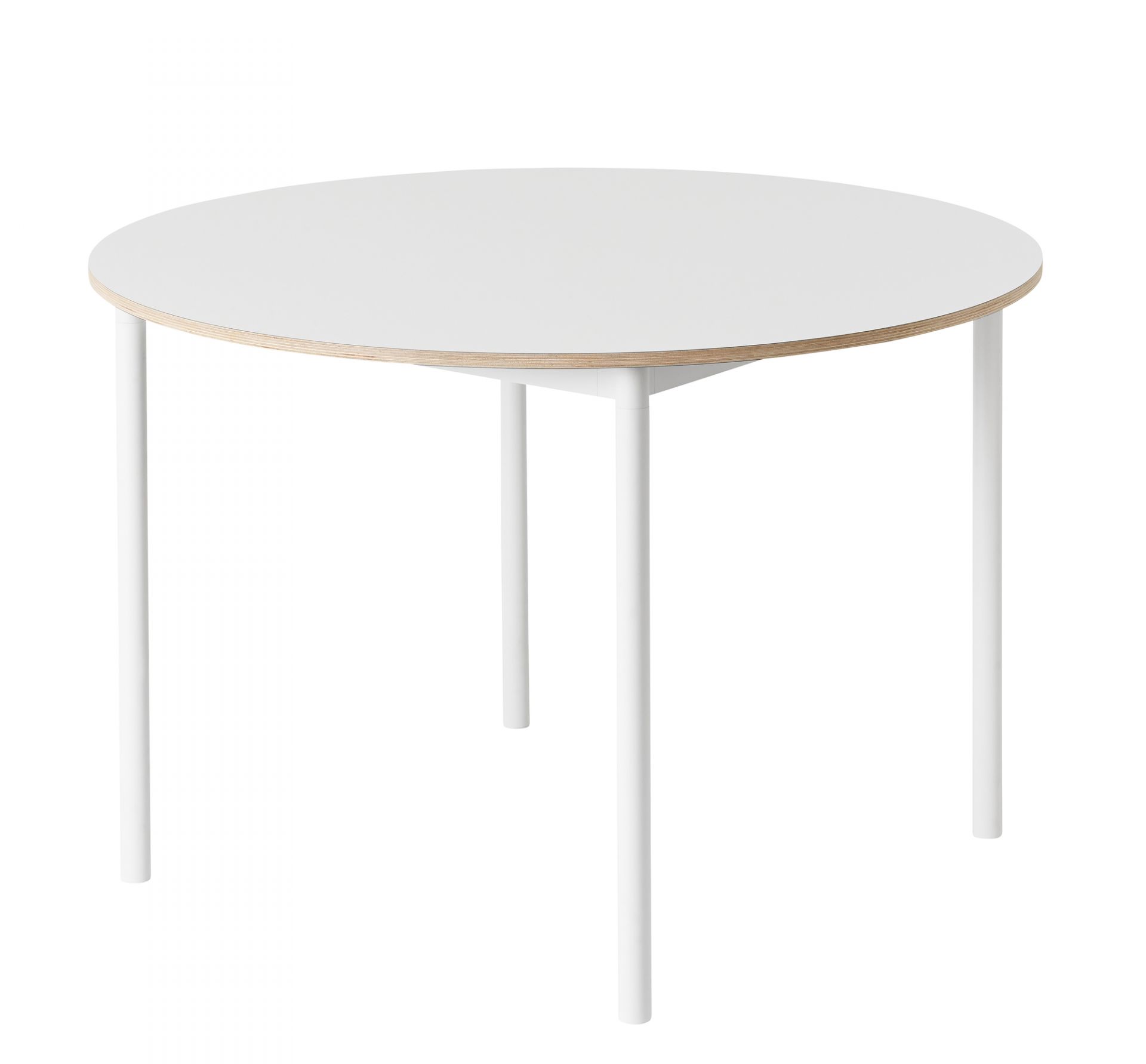 Weißer Muuto Base Table runder Tisch mit hellem Holzrand und vier Beinen.