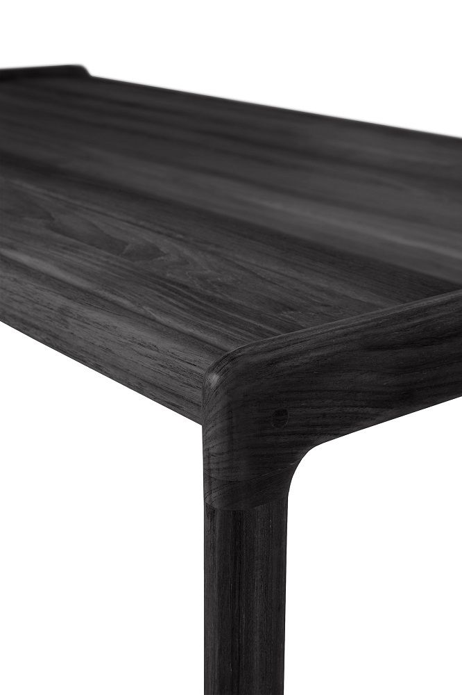 Detailaufnahme vom Jack Outdoor Couchtisch aus schwarz lackiertem Teakholz von Ethnicraft.