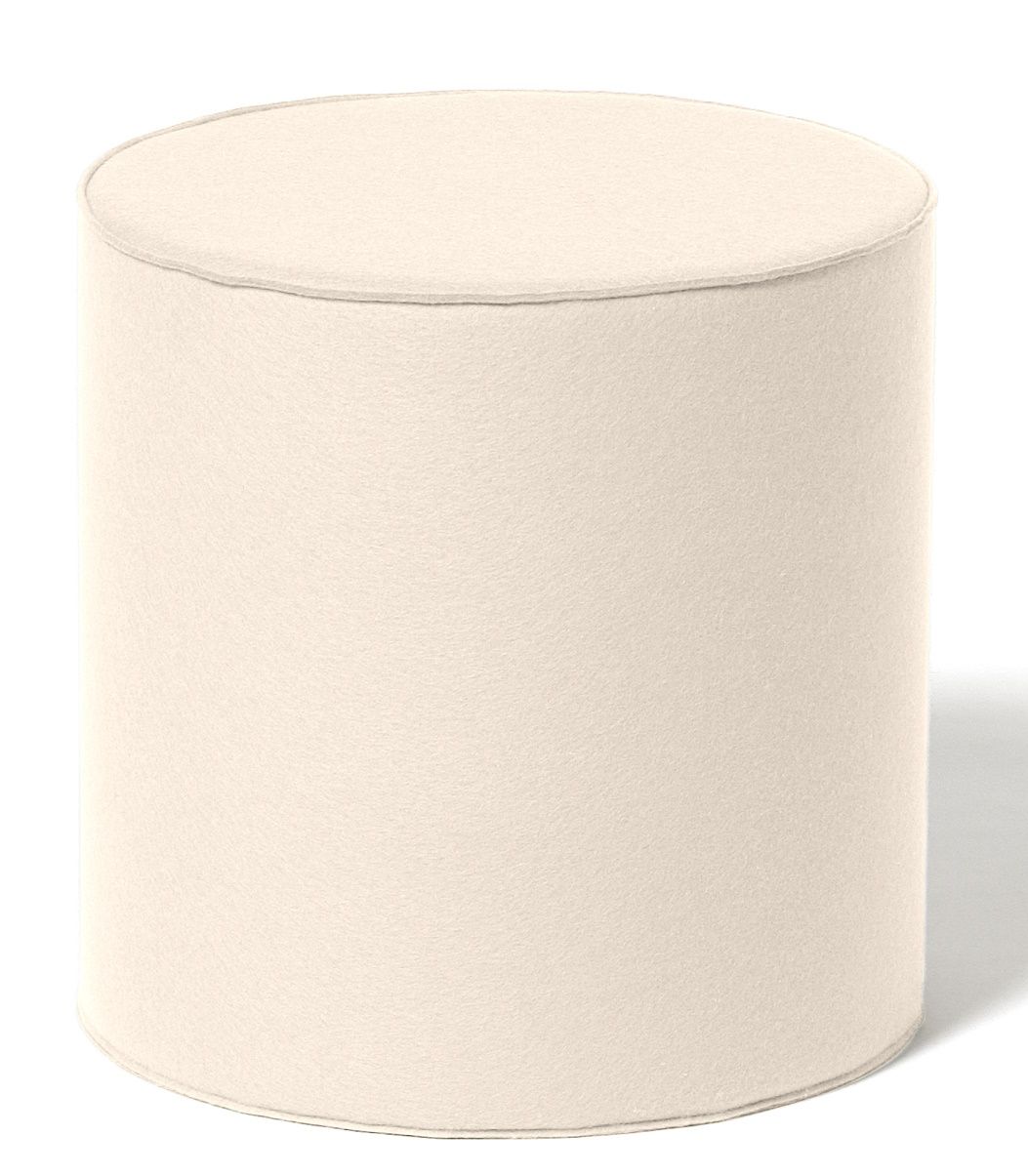 Beiger, runder Sitzhocker aus Stoff, ideal als Fußhocker oder Beistelltisch für modernes Wohnzimmer.