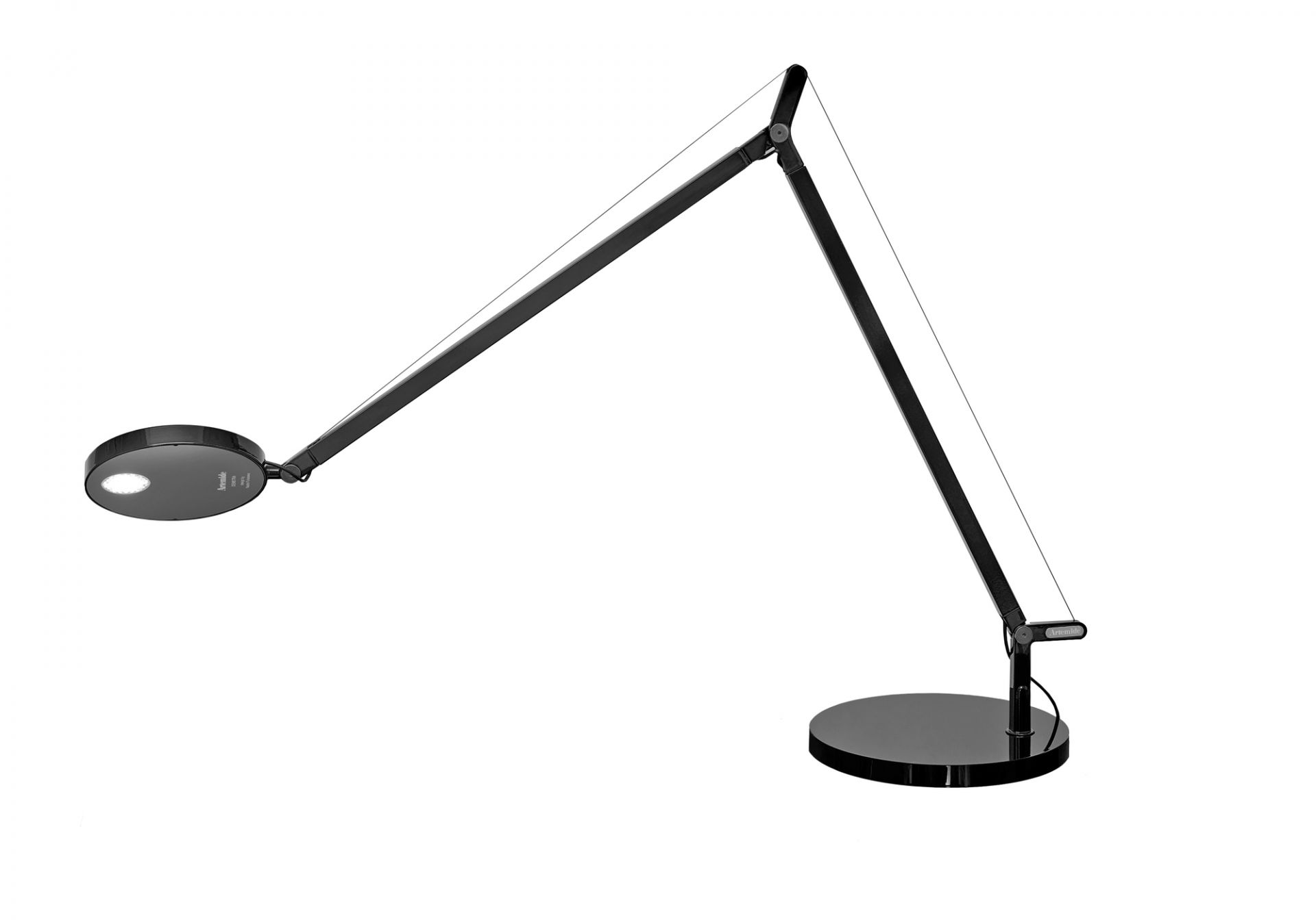 Schwarze Demetra Tischleuchte von Artemide mit rundem Fuß und verstellbarem Arm. Designleuchte für den Schreibtisch.
