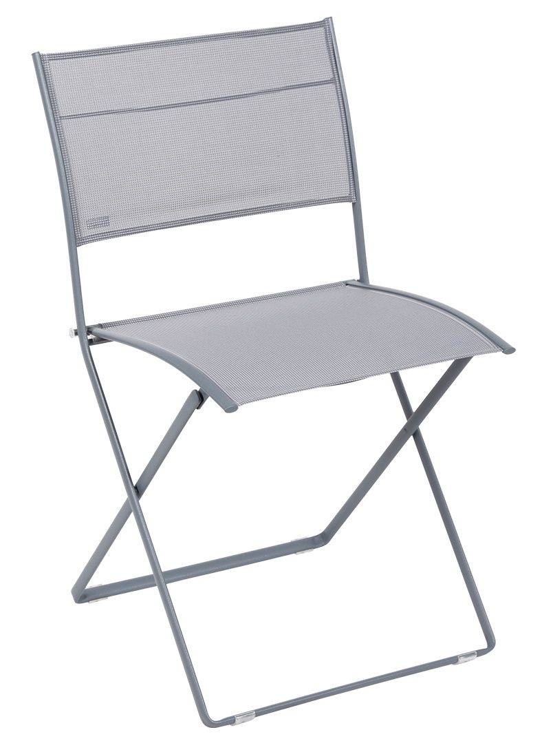Grauer Plein Air Stuhl von Fermob, ein moderner, klappbarer Outdoor-Stuhl aus Metall.