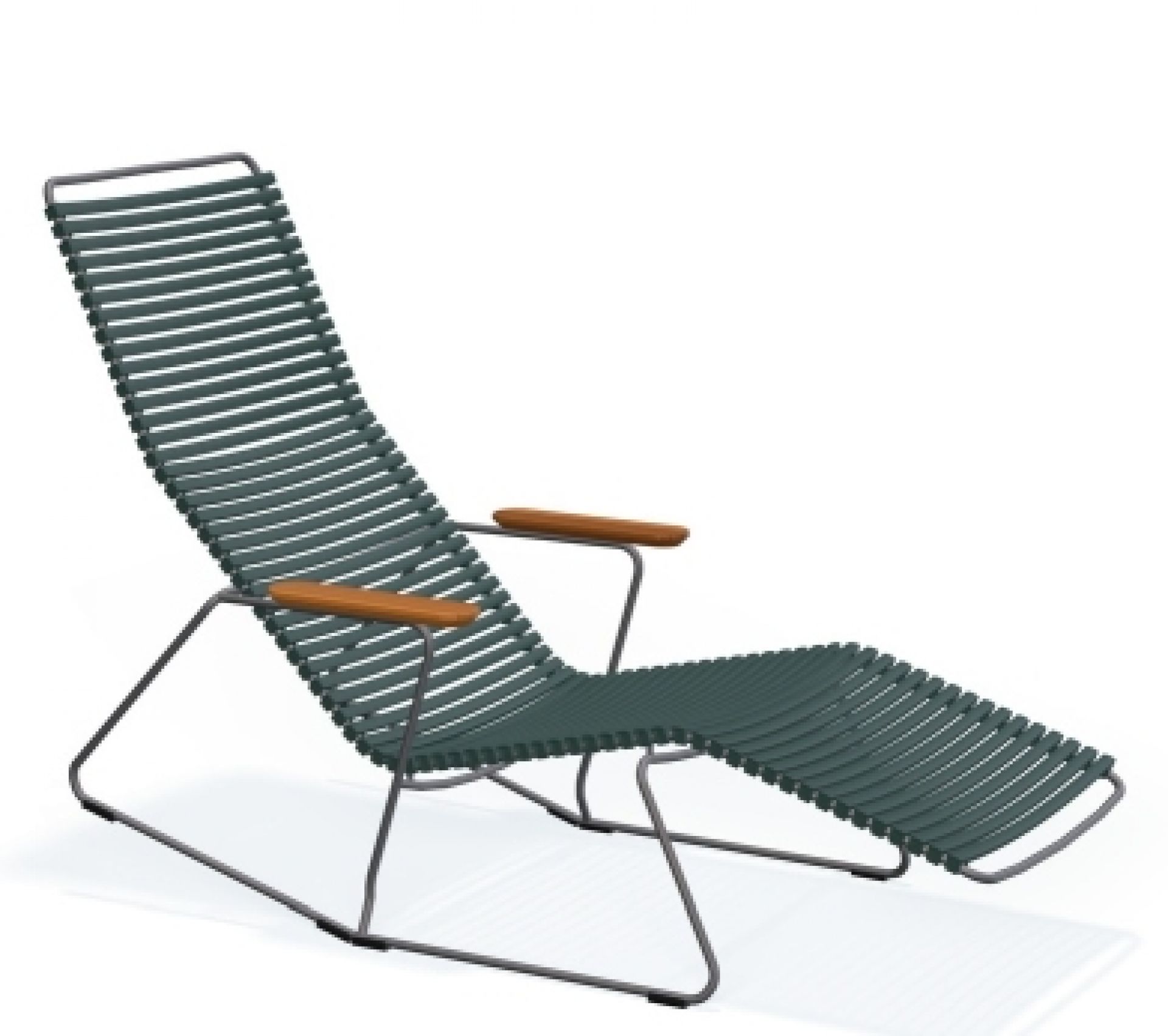 Click Sunrocker Sonnenliege von Houe, Outdoor Liege mit Armlehnen aus Holz und Stahlgestell.