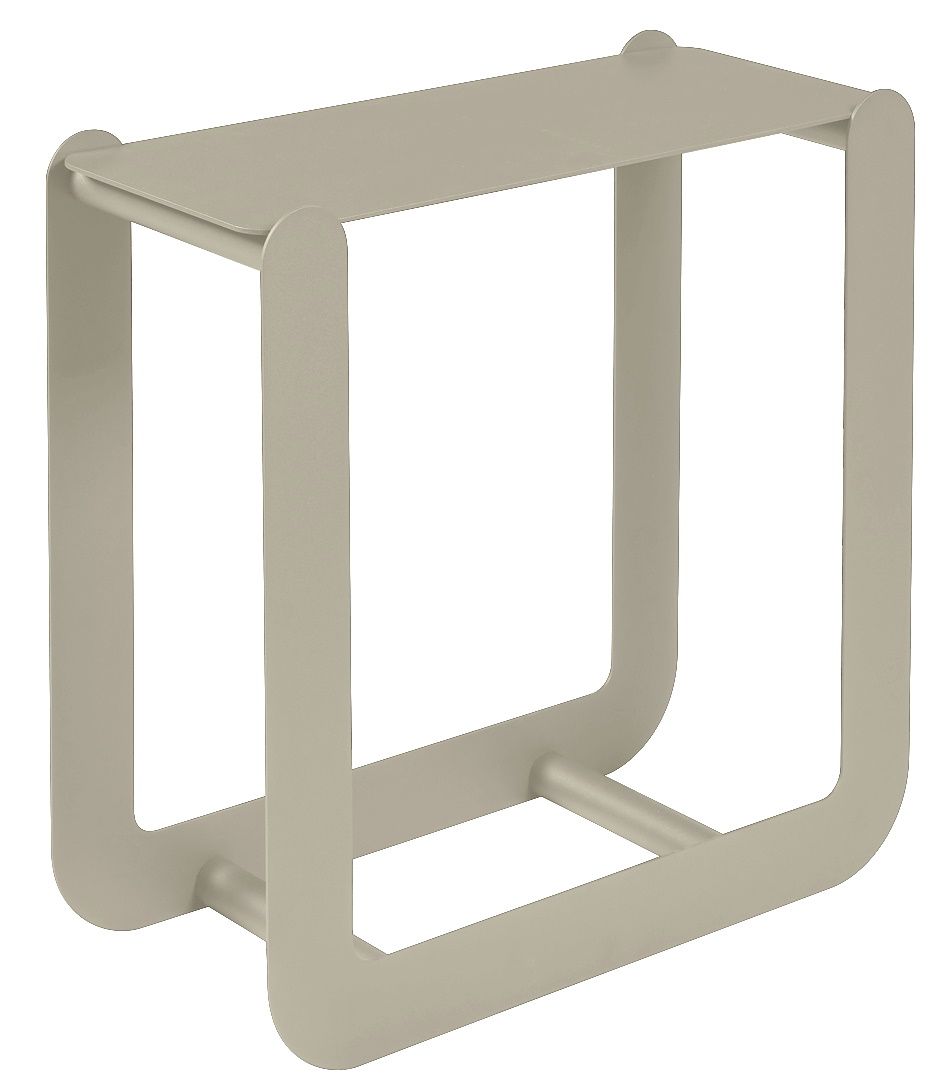 Nevado Holztrage von Fermob, moderne Kaminholz Aufbewahrung aus Metall in Taupe, freistehend und minimalistisch.