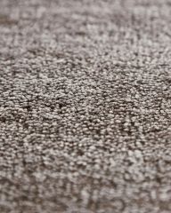 Detailaufnahme des braunen, gewebten Tint Rug Teppichs von Woud, ideal als Wohnzimmerteppich oder Schlafzimmerteppich.