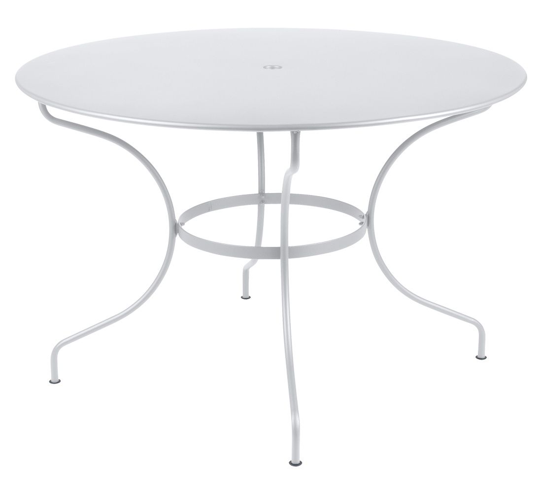 Weißer, runder Opéra+ Tisch von Fermob für den Außenbereich, ideal für Garten, Terrasse oder Balkon.