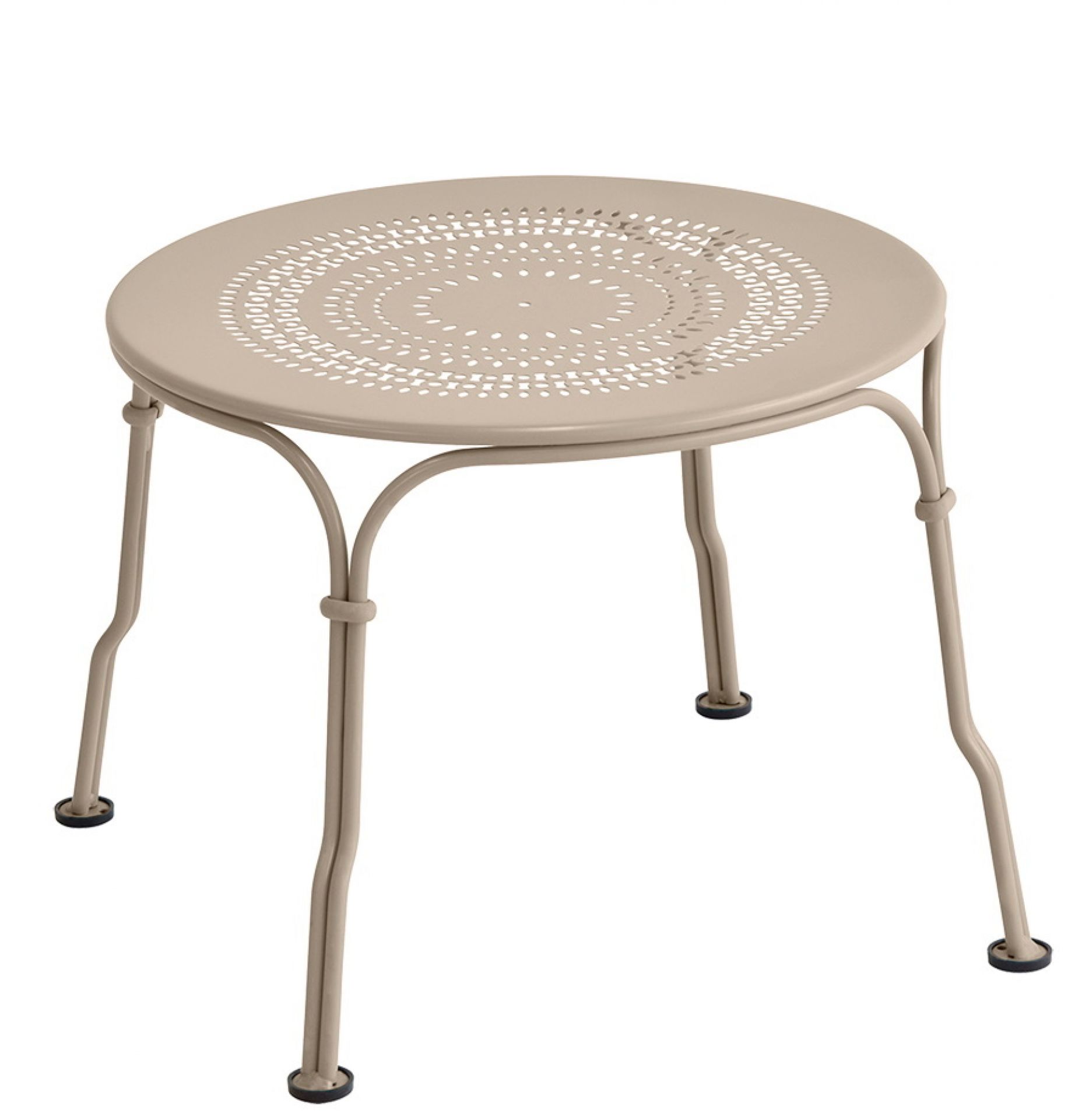 Beiger Fermob 1900 Beistelltisch, Ø 45 cm, für den Outdoor-Bereich mit filigranem Lochmuster.