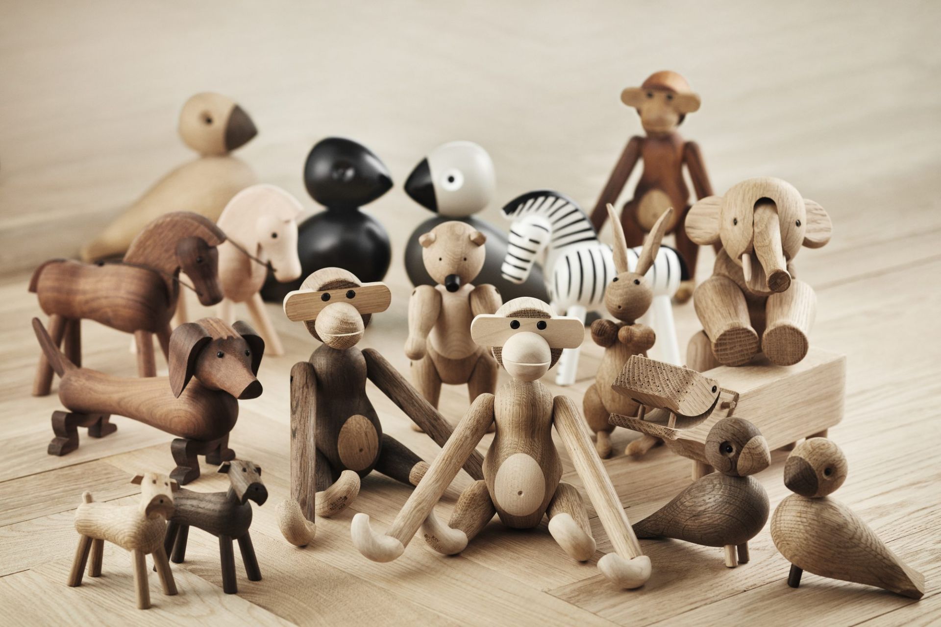 Kay Bojesen Holzfiguren: Affe, Elefant, Zebra, Vögel und andere Tiere aus Eiche, geräuchert und natur.