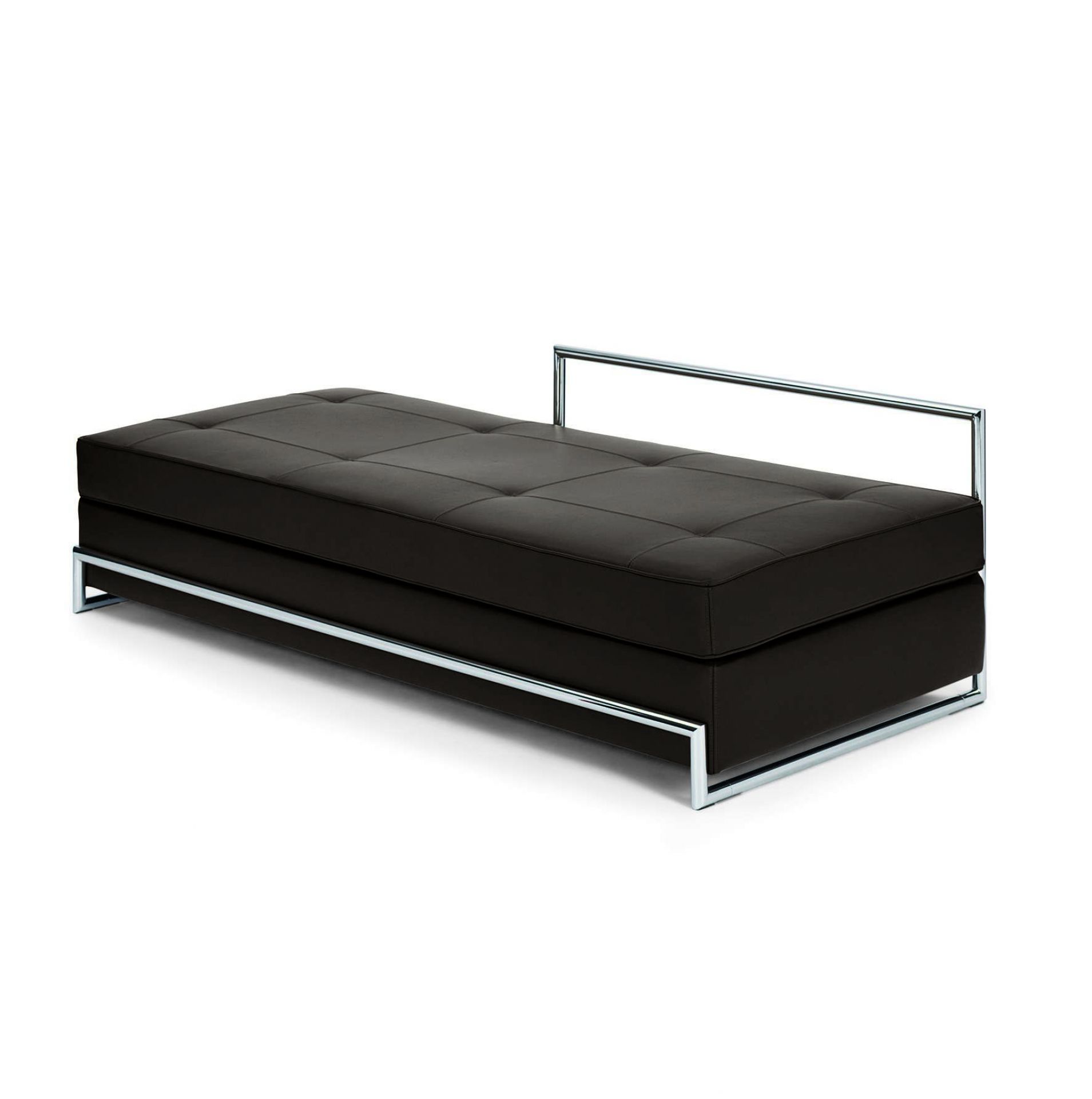 Day Bed Liege von ClassiCon mit braunem Lederbezug und verchromtem Stahlgestell. Moderne Liege für Wohnzimmer.