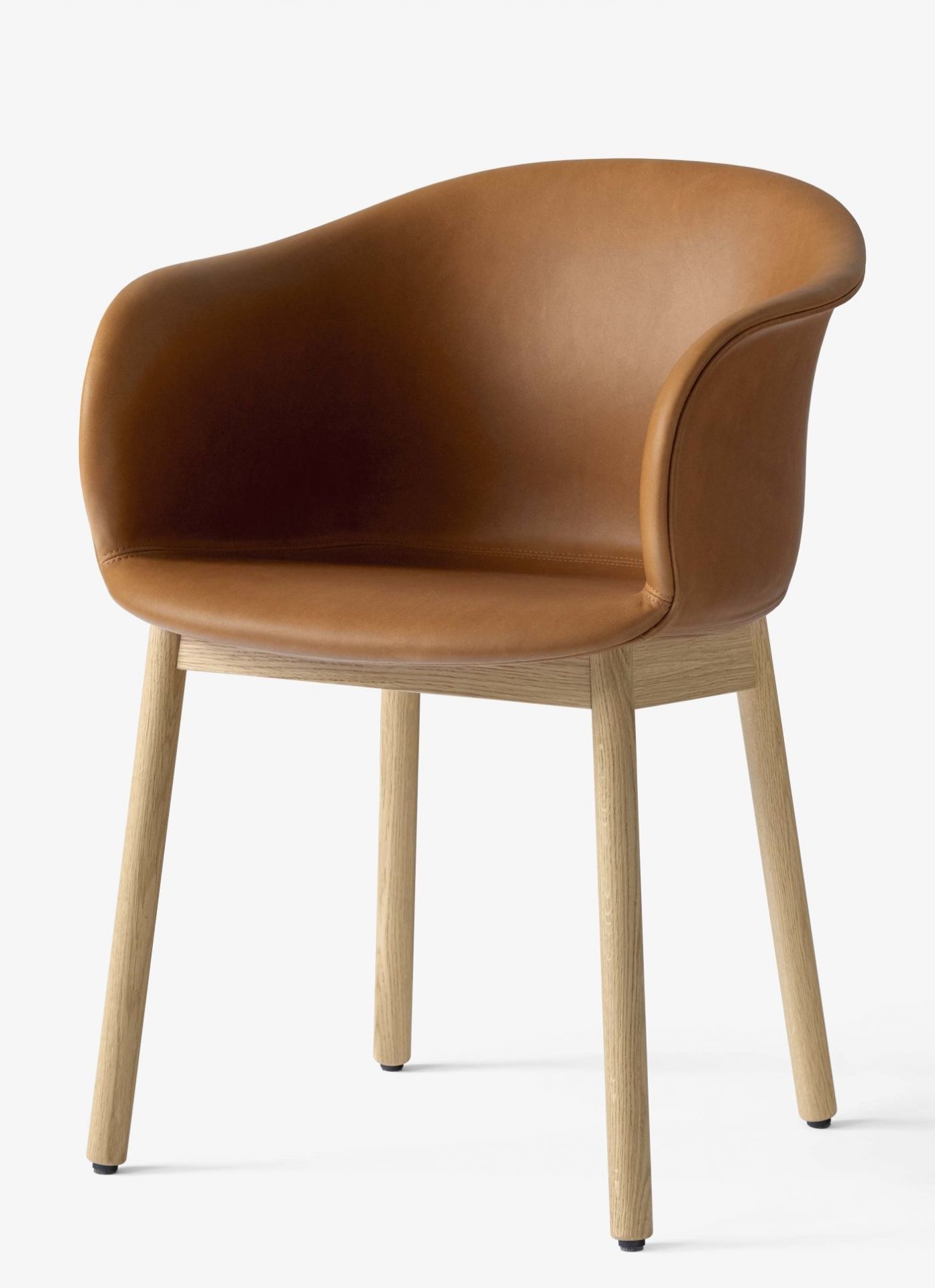 Elefy Sessel mit Holzgestell, gepolstert in braunem Leder. Design Lounge Chair von AndTradition.