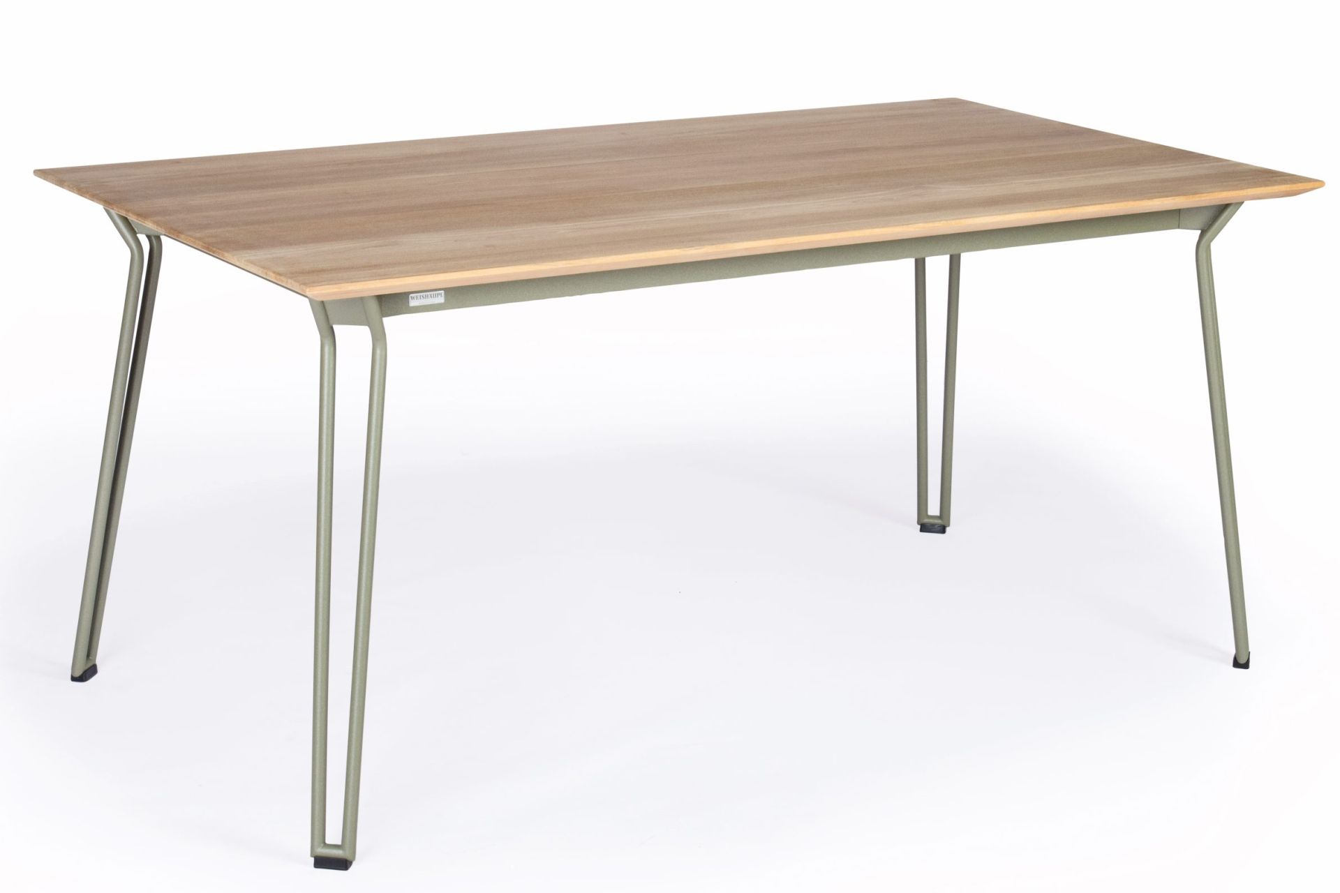 Slope Tisch von Weishäupl, Esstisch für den Außenbereich mit Holzplatte und Metallgestell.