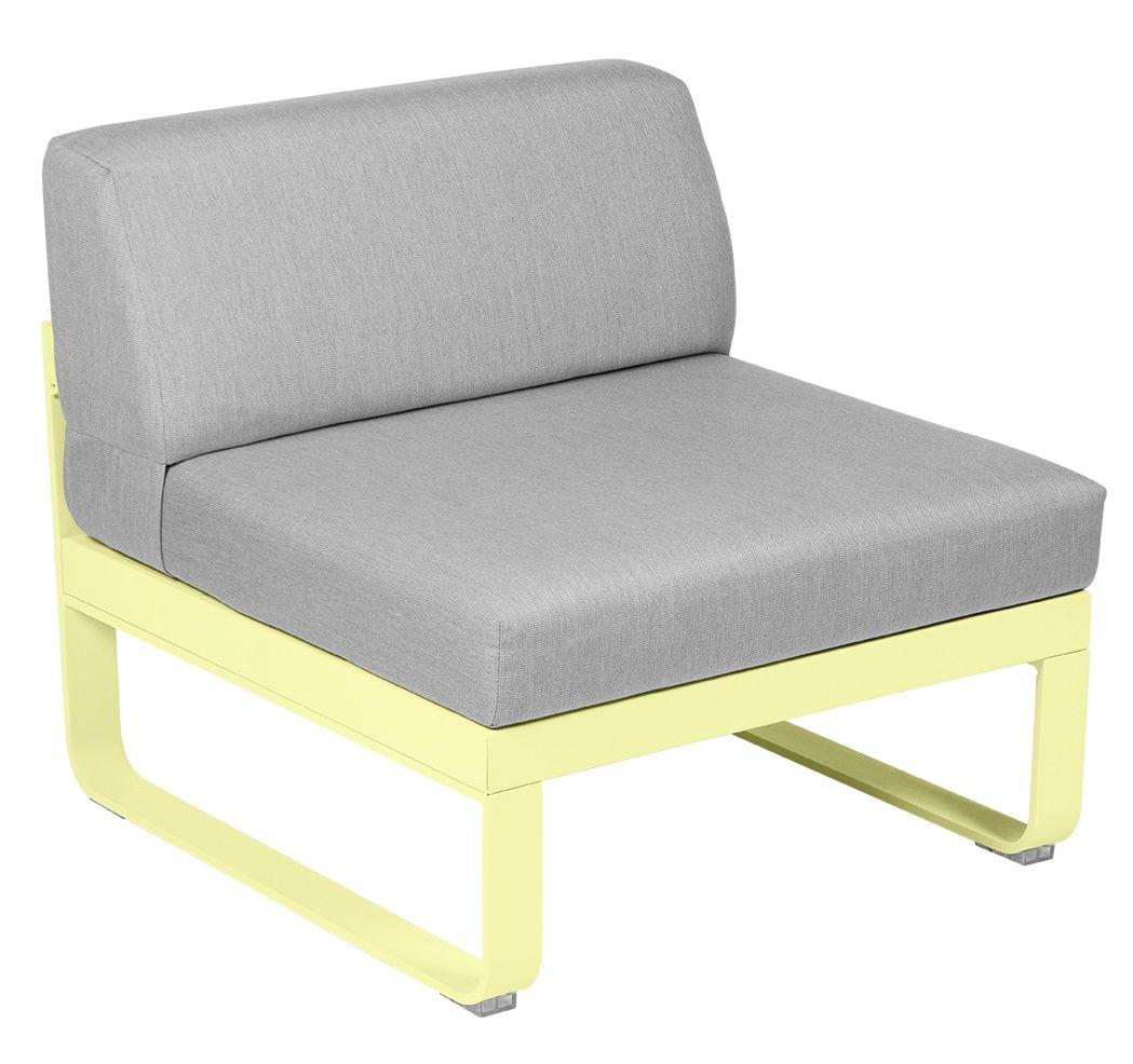 Bellevie Fermob Outdoor Sofa, 1-Sitzer Modul Mitte in Gelb mit grauen Polstern.