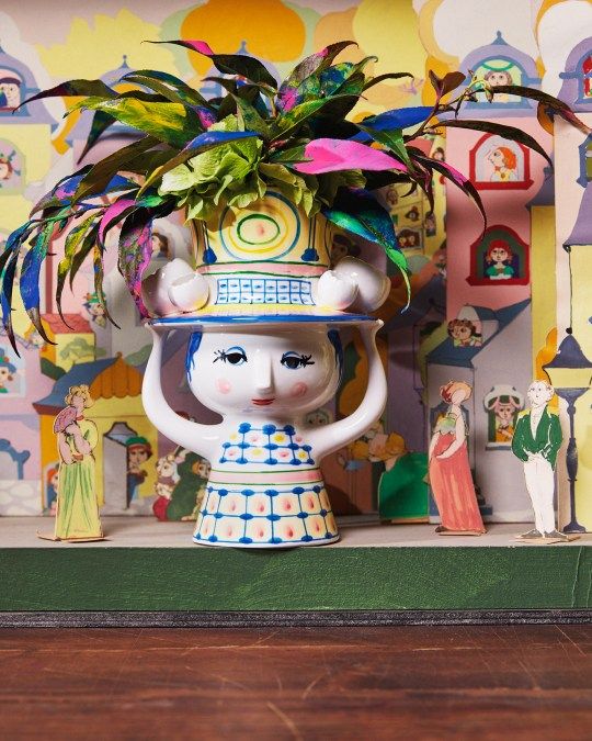 Keramikvase "Lady with Hat" von Bjorn Wiinblad, dekorative Blumenvase mit Frauengesicht und buntem Hut.