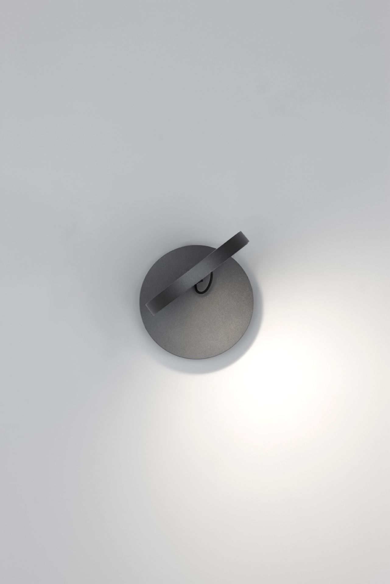 Anthrazitgraue Demetra Faretto Wandleuchte von Artemide, modernes Design für indirekte Beleuchtung im Innenbereich.