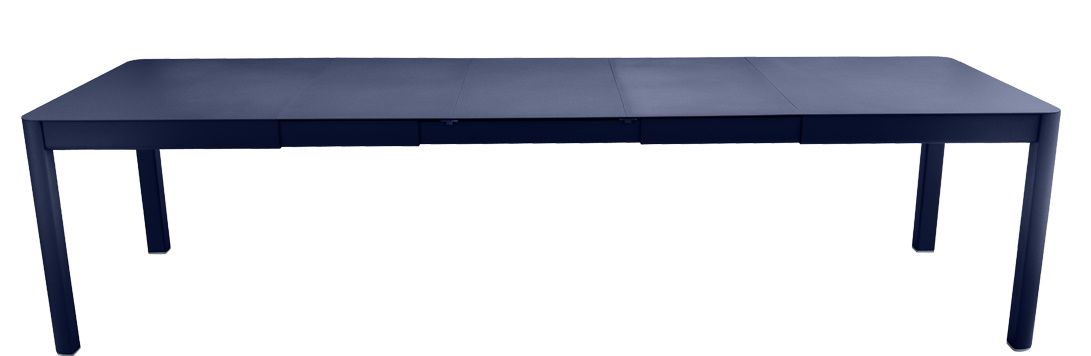 Blauer Ribambelle Tisch von Fermob für den Außenbereich, ausziehbar für mehr Platz.