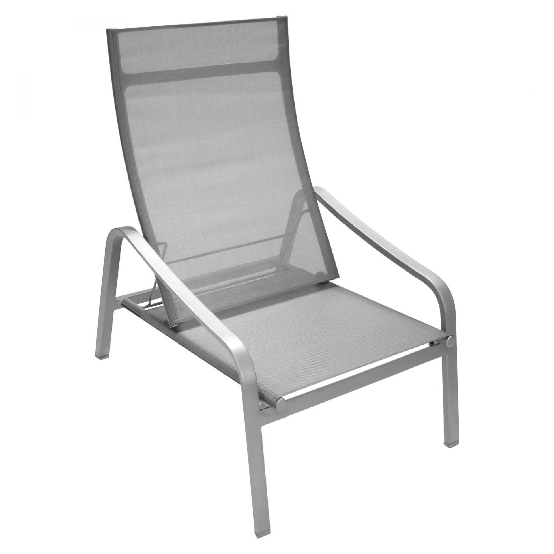 Silberner Alizé Niedriger Sessel von Fermob mit Armlehnen und atmungsaktivem Stoff für Garten und Terrasse.
