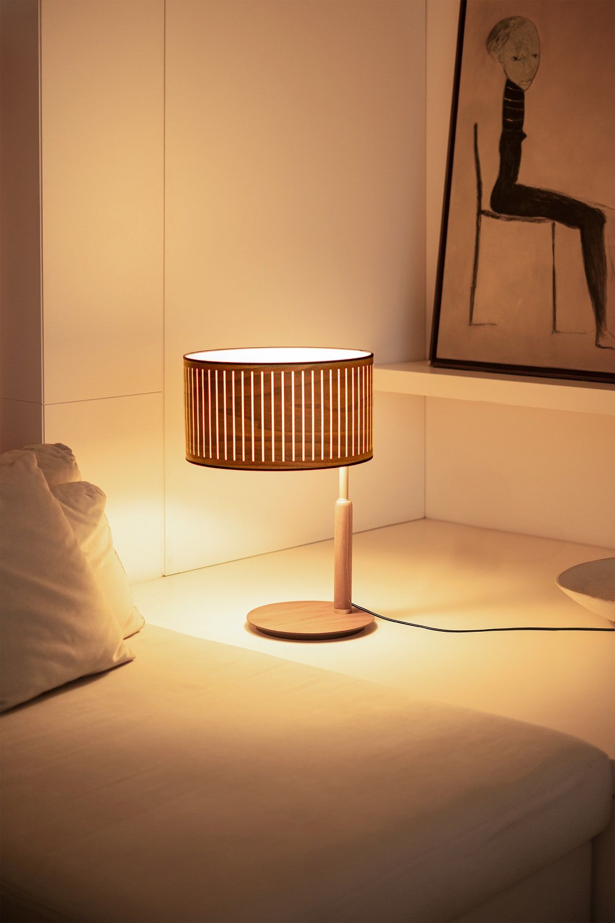 Elegante Autumn Table Lampe von Nomon aus Holz, Nachttischleuchte mit warmem Licht.
