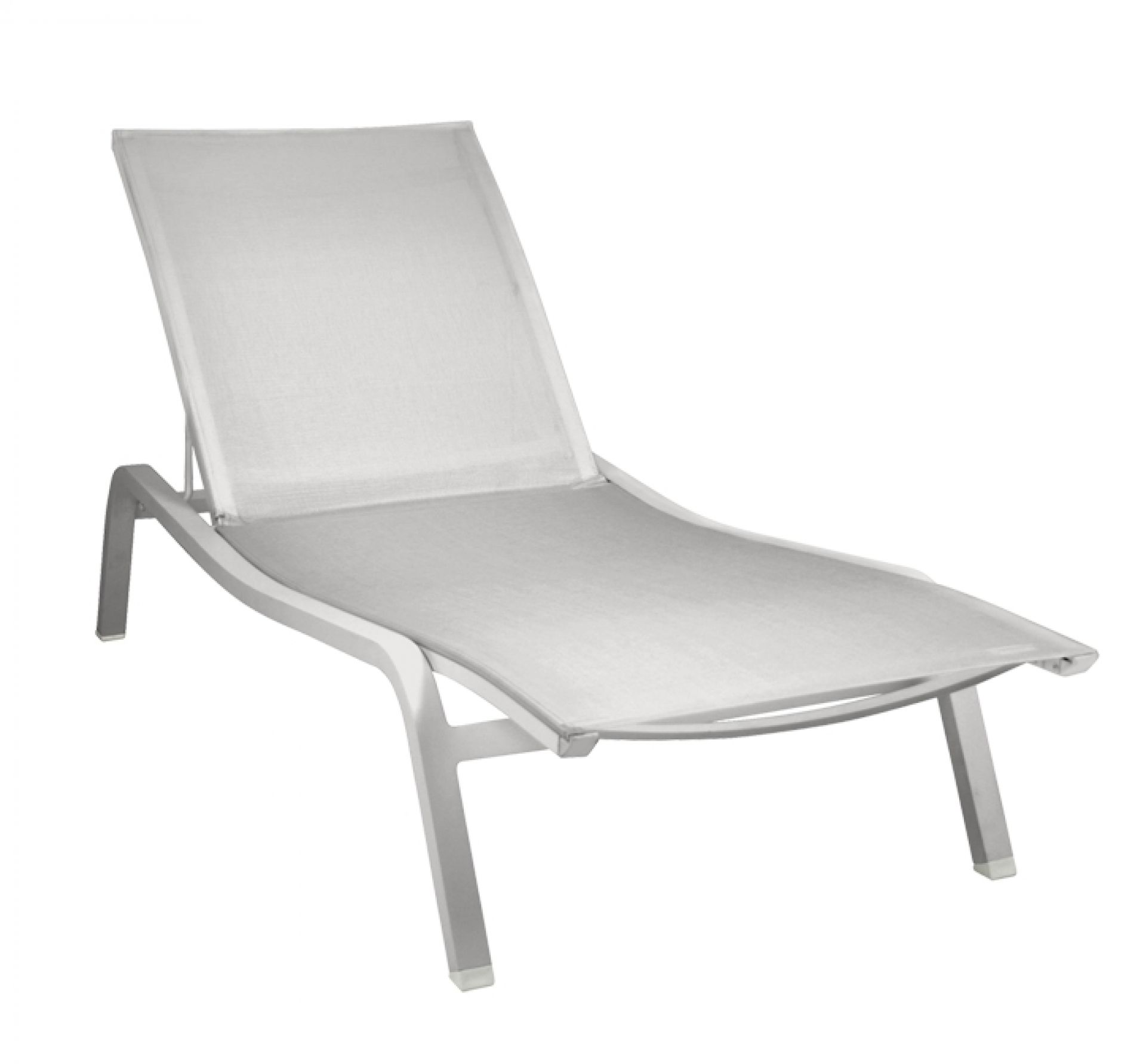 Weiße Alizé Sonnenliege von Fermob, ideal für Garten, Terrasse und Balkon. Bequeme Liegefläche.