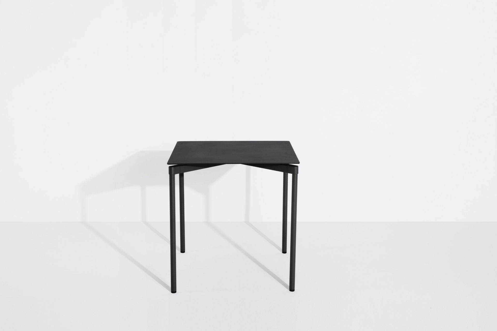 Schwarzer Fromme Esstisch Quadratisch von Petite Friture, minimalistischer Design Tisch für Esszimmer und Küche.