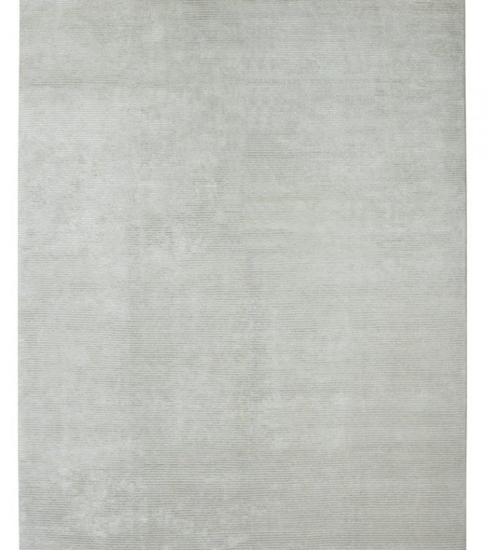 Detailaufnahme des hellgrauen D-Range Teppichs B-675 von Designercarpets mit feiner, horizontaler Textur.