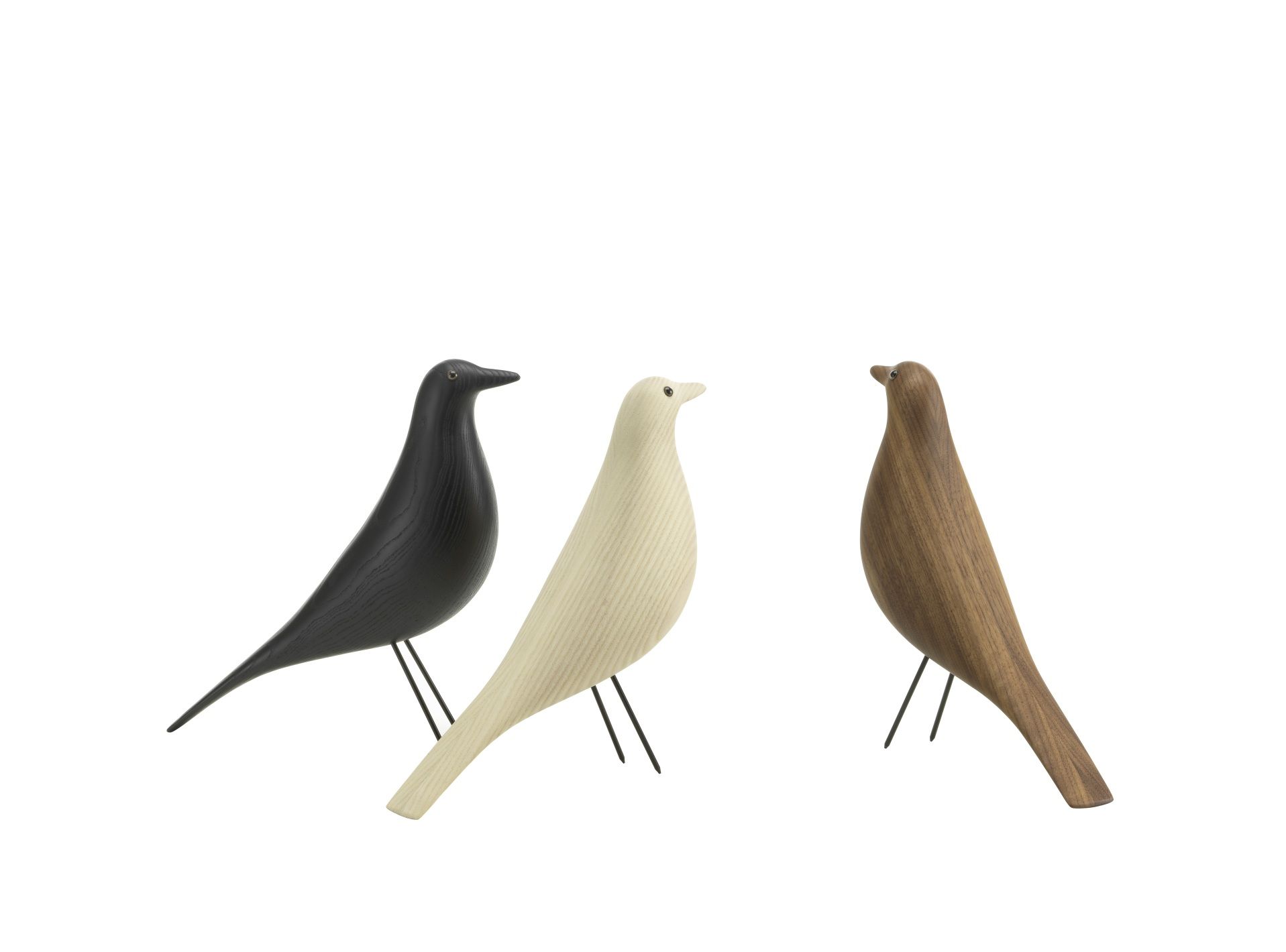 Drei Eames House Bird Holzfiguren von Vitra in Esche weiß geölt, schwarz und Nussbaum.