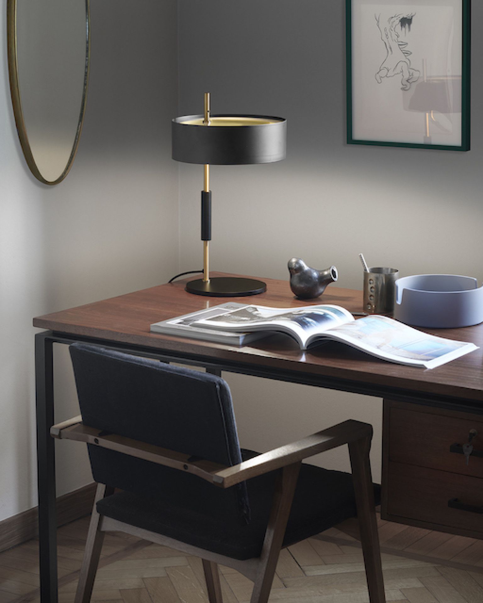 Oluce Tischleuchte 1953 in Gold und Schwarz auf einem Schreibtisch, modernes Design.