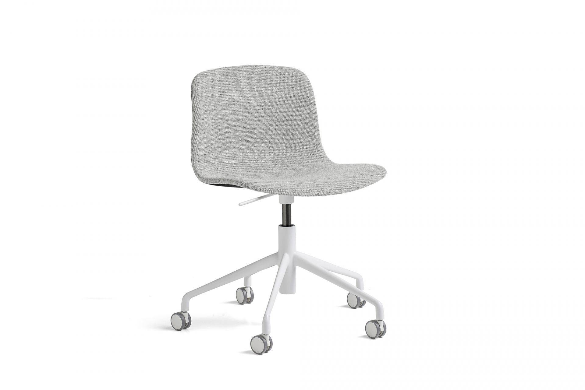 Grauer About a Chair AAC 51 Drehstuhl von Hay mit weißem Fußkreuz und Rollen.