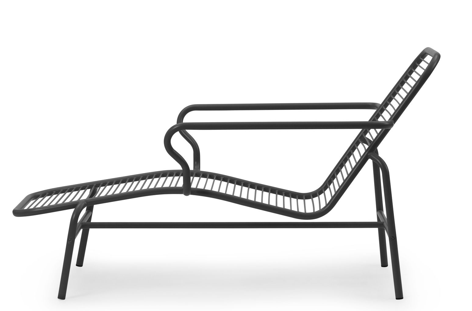 Schwarze Vig Chaise Longue von Normann Copenhagen für den Außenbereich, moderne Liege aus pulverbeschichtetem Stahl.