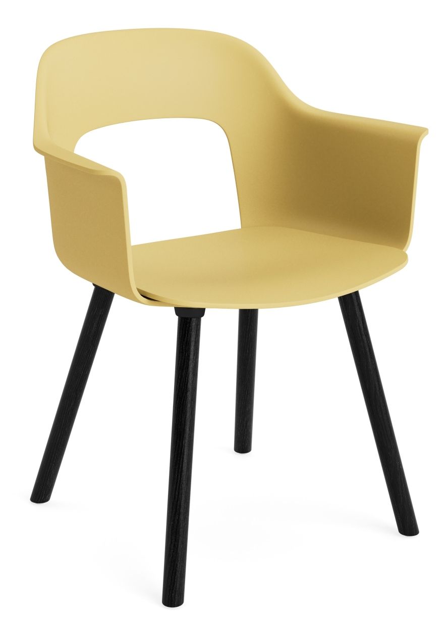 Layout Armchair 221 von Hay, gelber Armlehnstuhl mit schwarzen Holzbeinen, moderner Design Stuhl für Esszimmer und Büro.