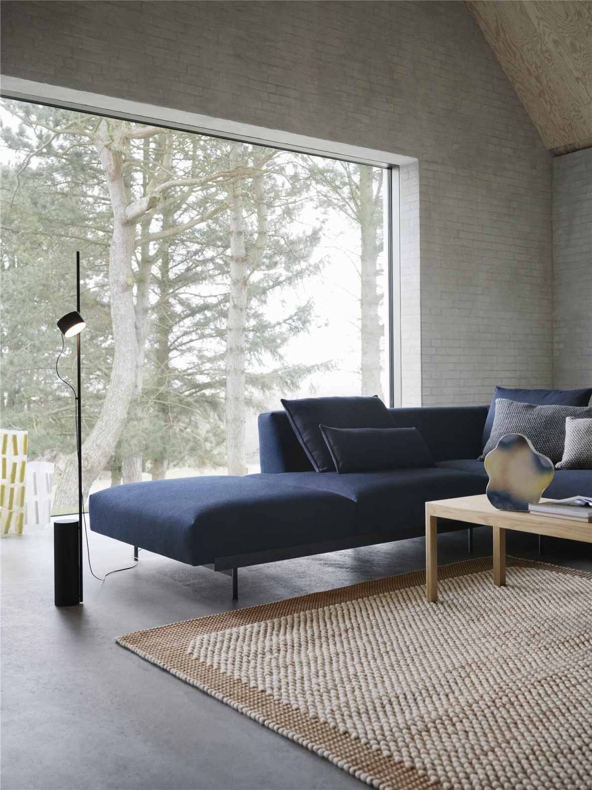 Post vloerlamp van Muuto