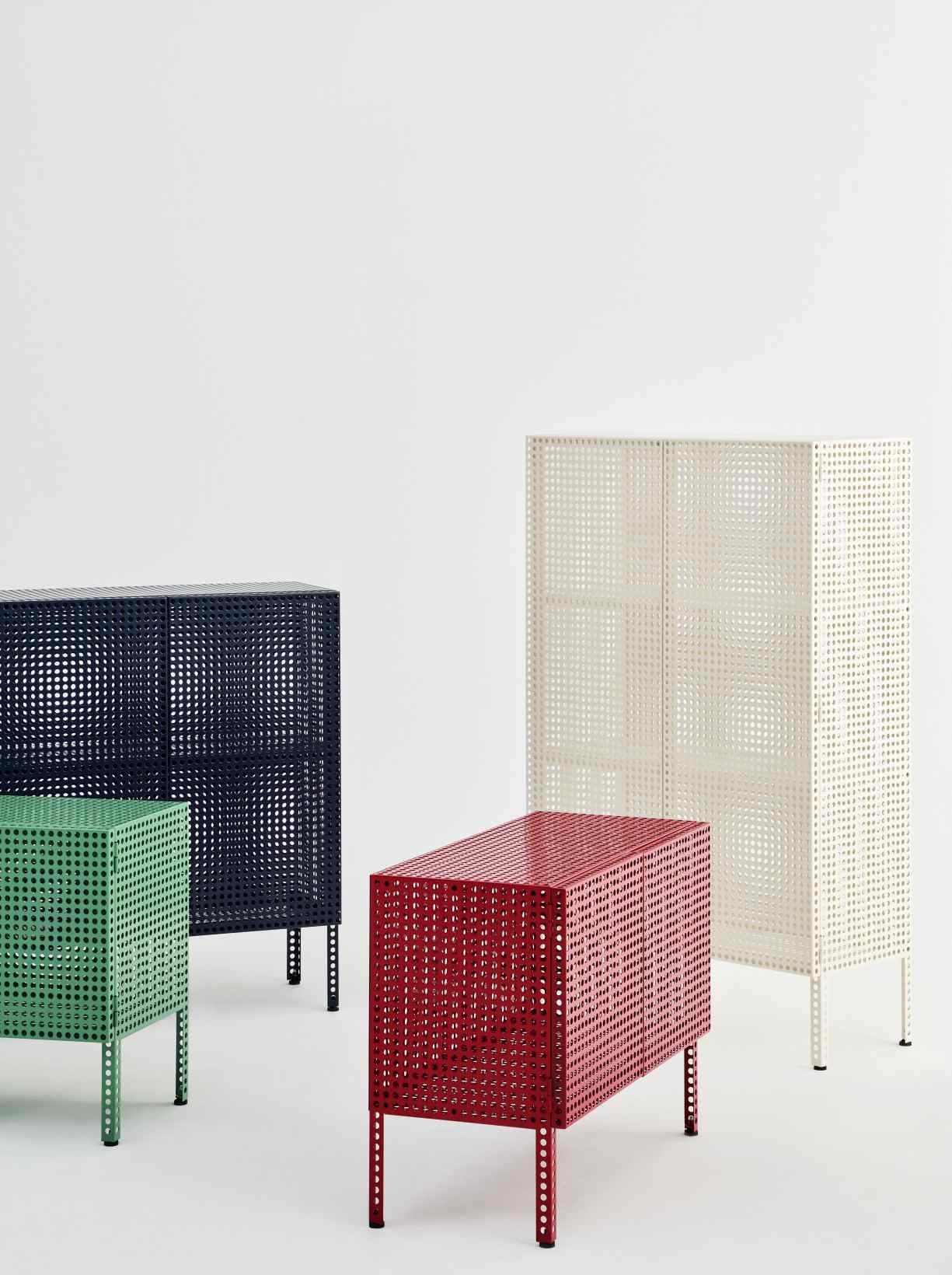 Mehrfarbige Hay Perforated Cabinet Möbel: Sideboard, Schrank und Kommode mit Lochmuster Design.