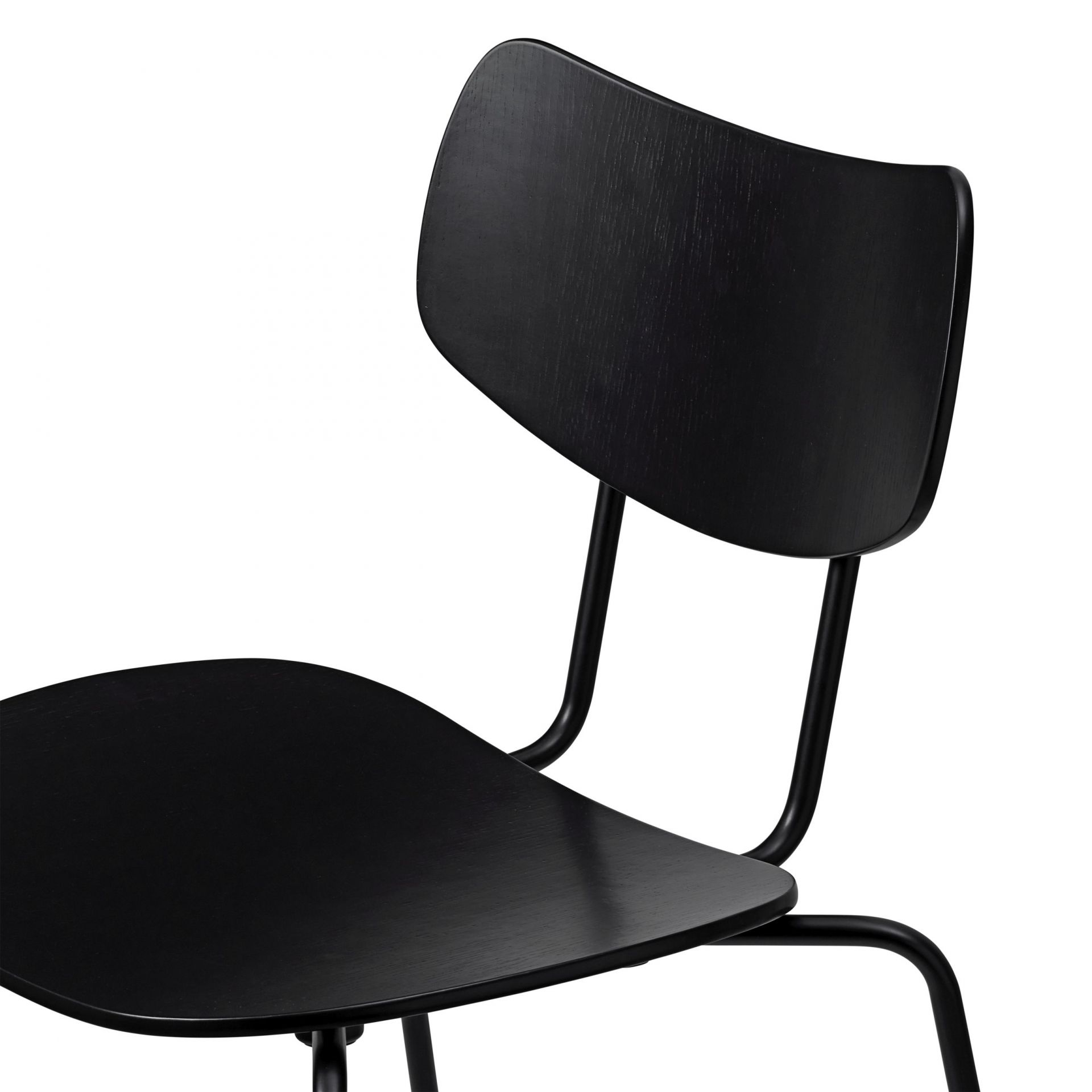 Detailaufnahme des schwarzen Vega Stuhls von Carl Hansen & Søn mit Holzstruktur und minimalistischem Design.
