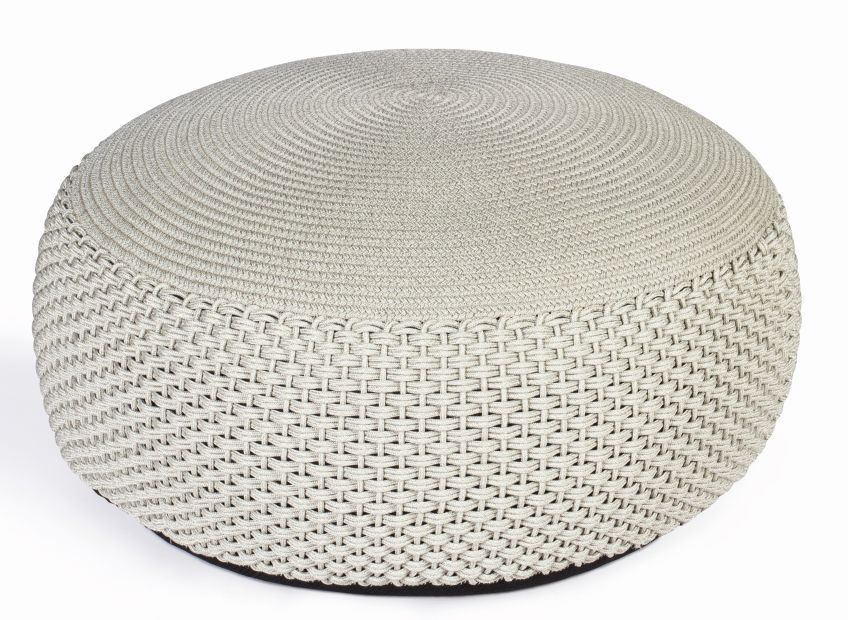 Großer, runder Pouf Hocker "Sand" von Weishäupl, geeignet für drinnen und draußen, geflochtene Optik.