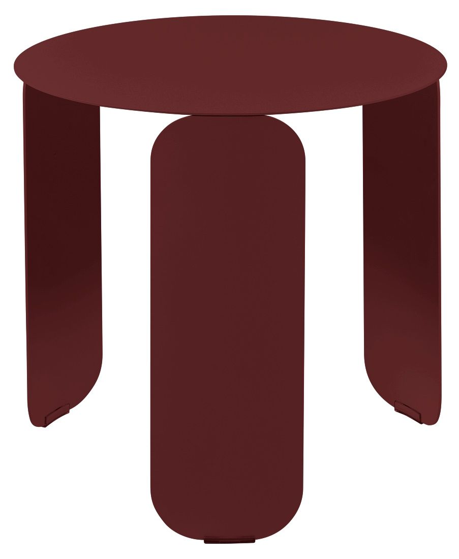 Bebop Low Table von Fermob: Runder, bordeauxroter Outdoor-Tisch aus Metall mit modernem Design.